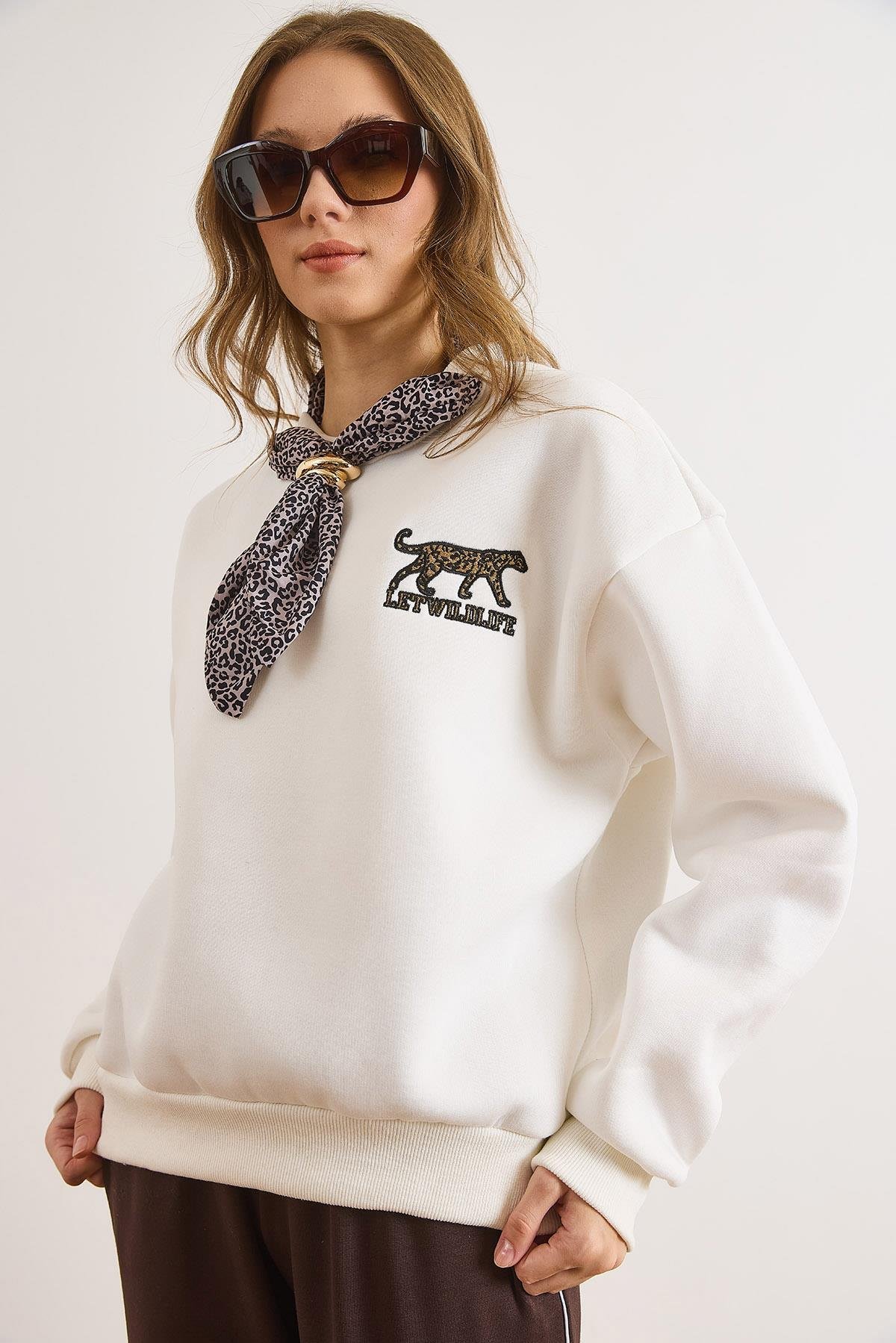Fular Detaylı Şardonlu Sweatshirt Beyaz