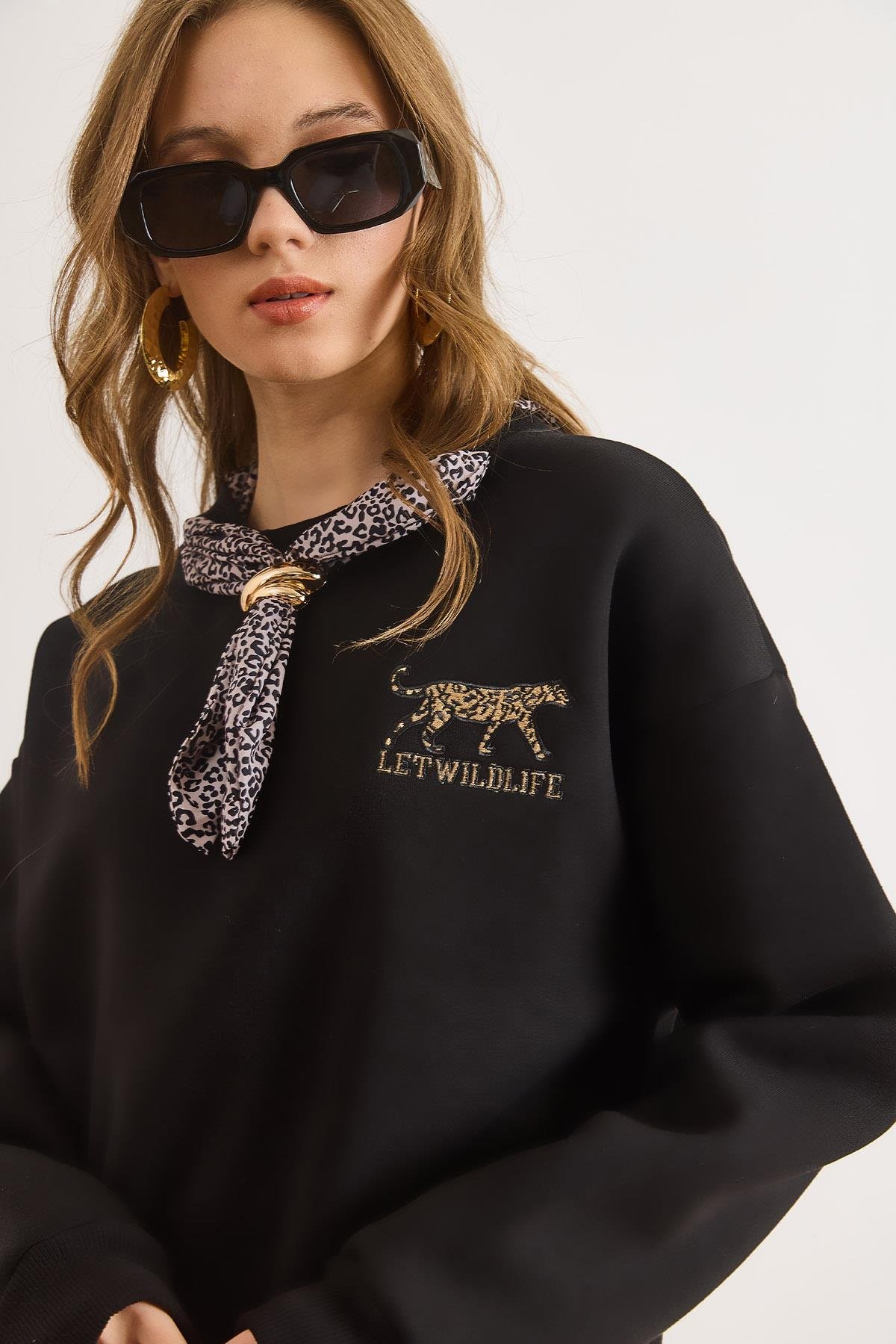 Fular Detaylı Şardonlu Sweatshirt Siyah