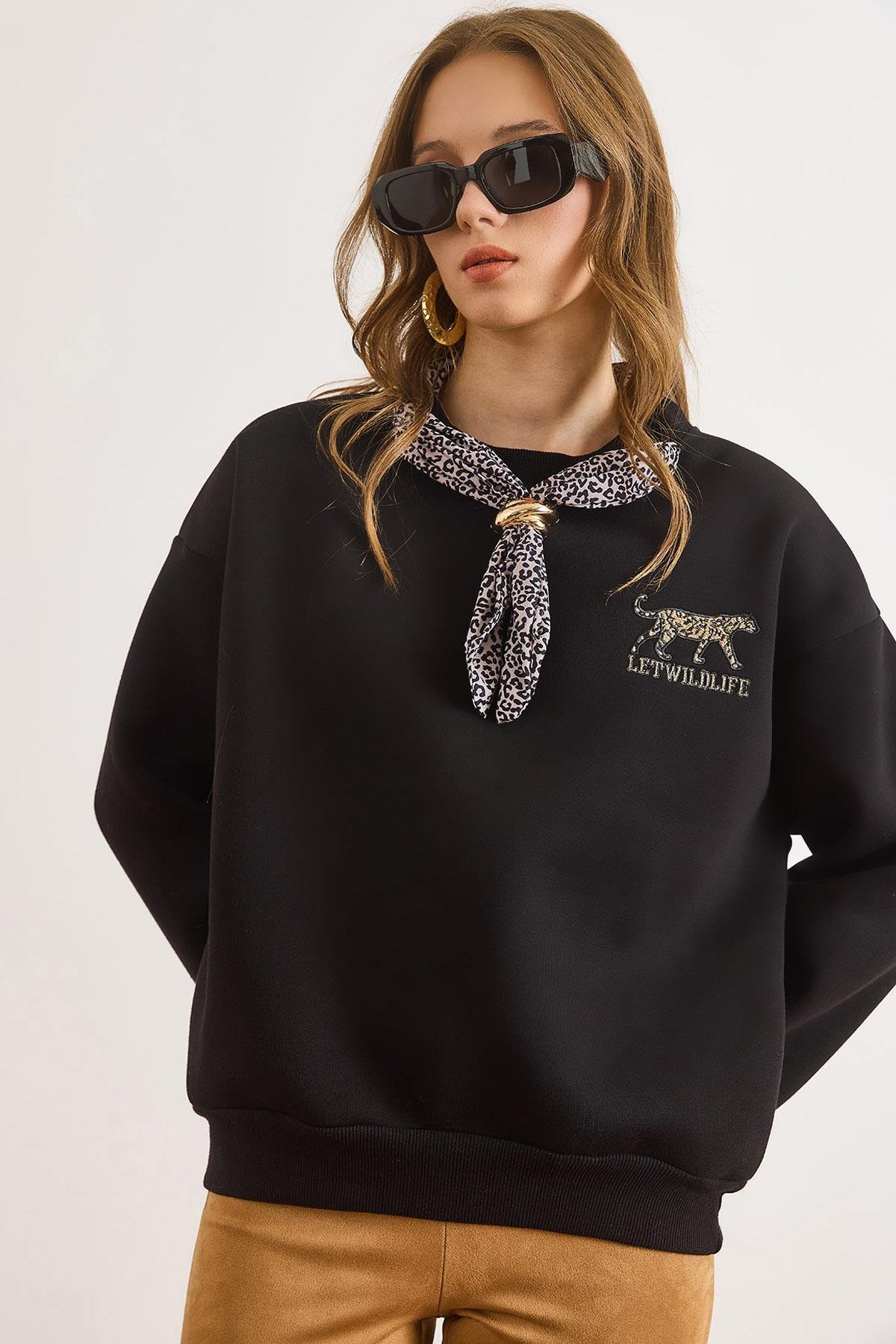 Fular Detaylı Şardonlu Sweatshirt Siyah
