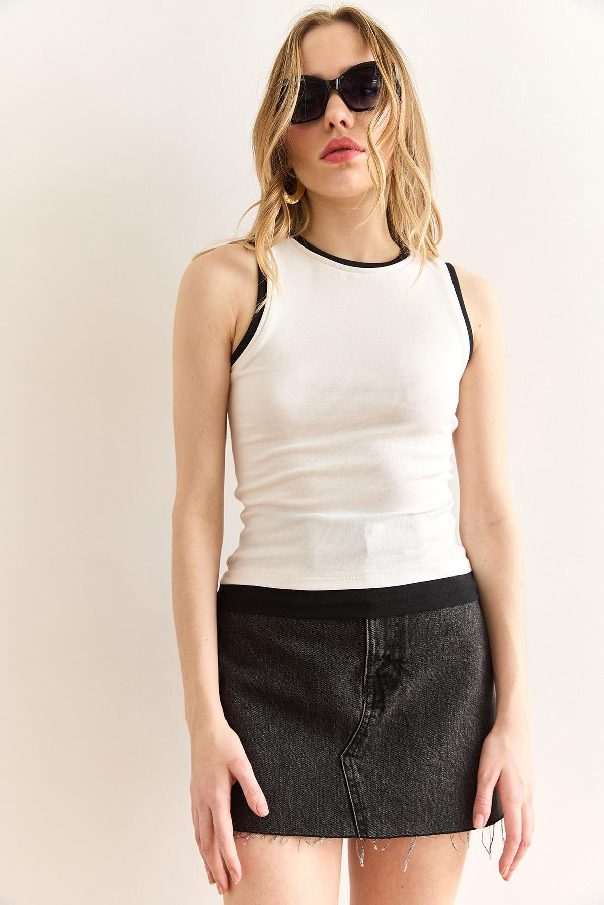 Garnili Bisiklet Yaka Crop Bluz Beyaz