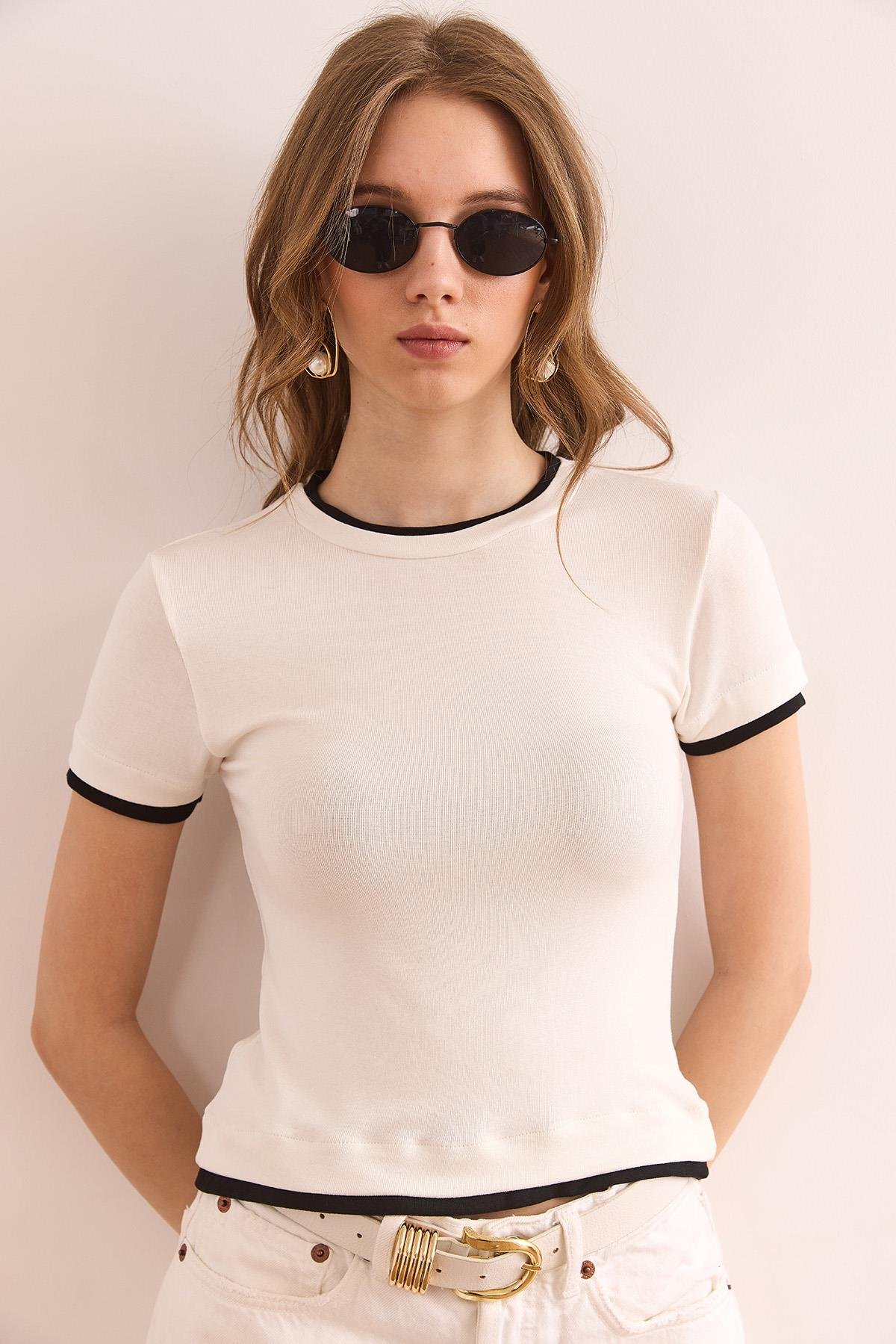 Garnili Yumuşak Dokulu Crop Tişört Ekru