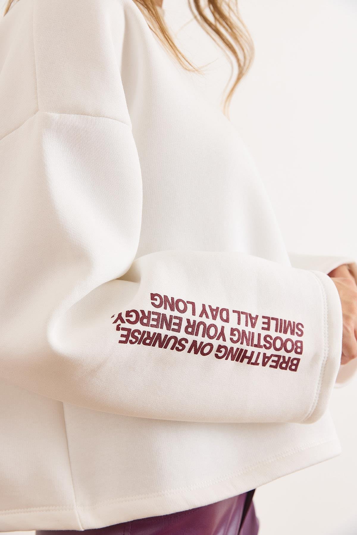 Geniş Kol Detaylı Şardonlu Oversize Sweatshirt Beyaz