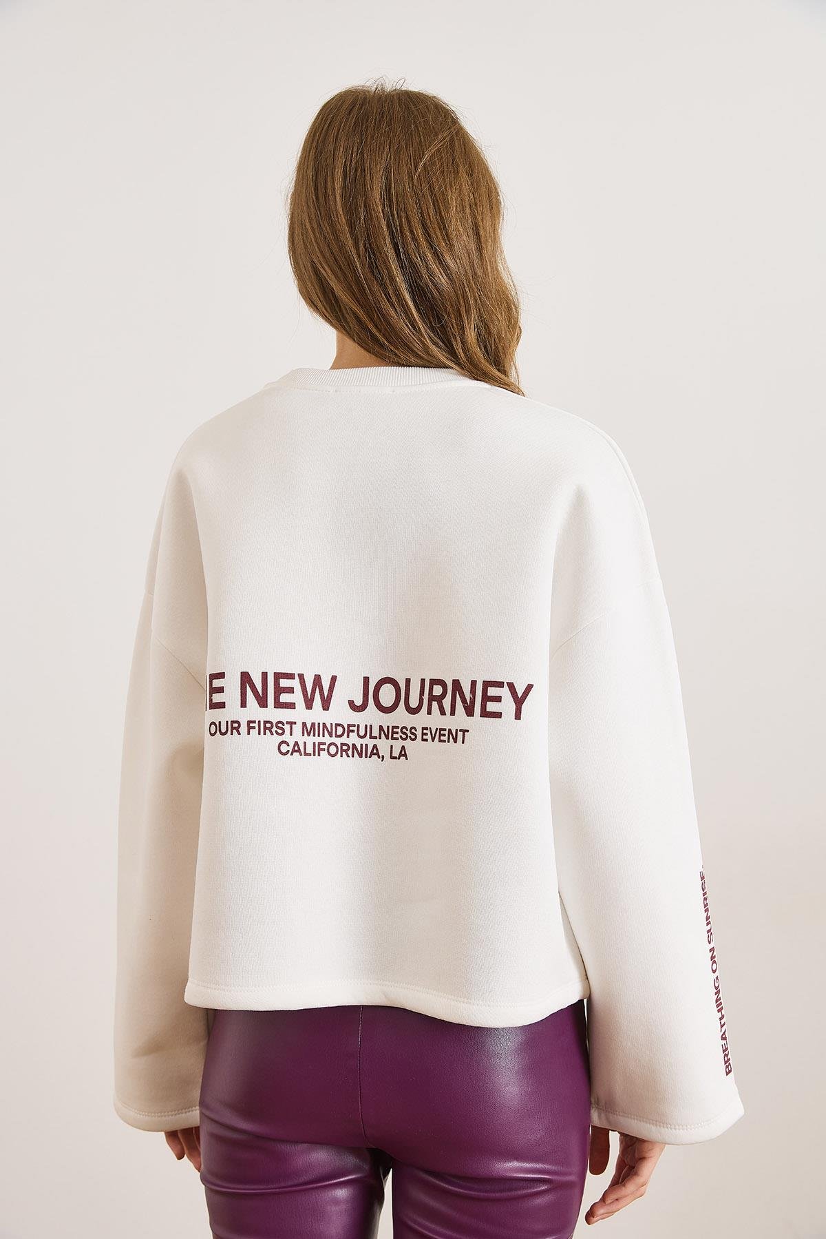 Geniş Kol Detaylı Şardonlu Oversize Sweatshirt Beyaz