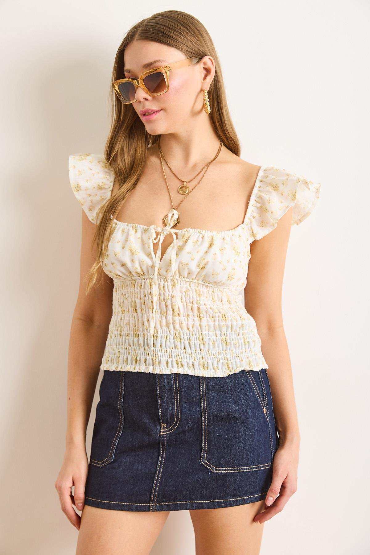 Gipeli Bağcık Detaylı Crop Keten Görünümlü Bluz Sarı