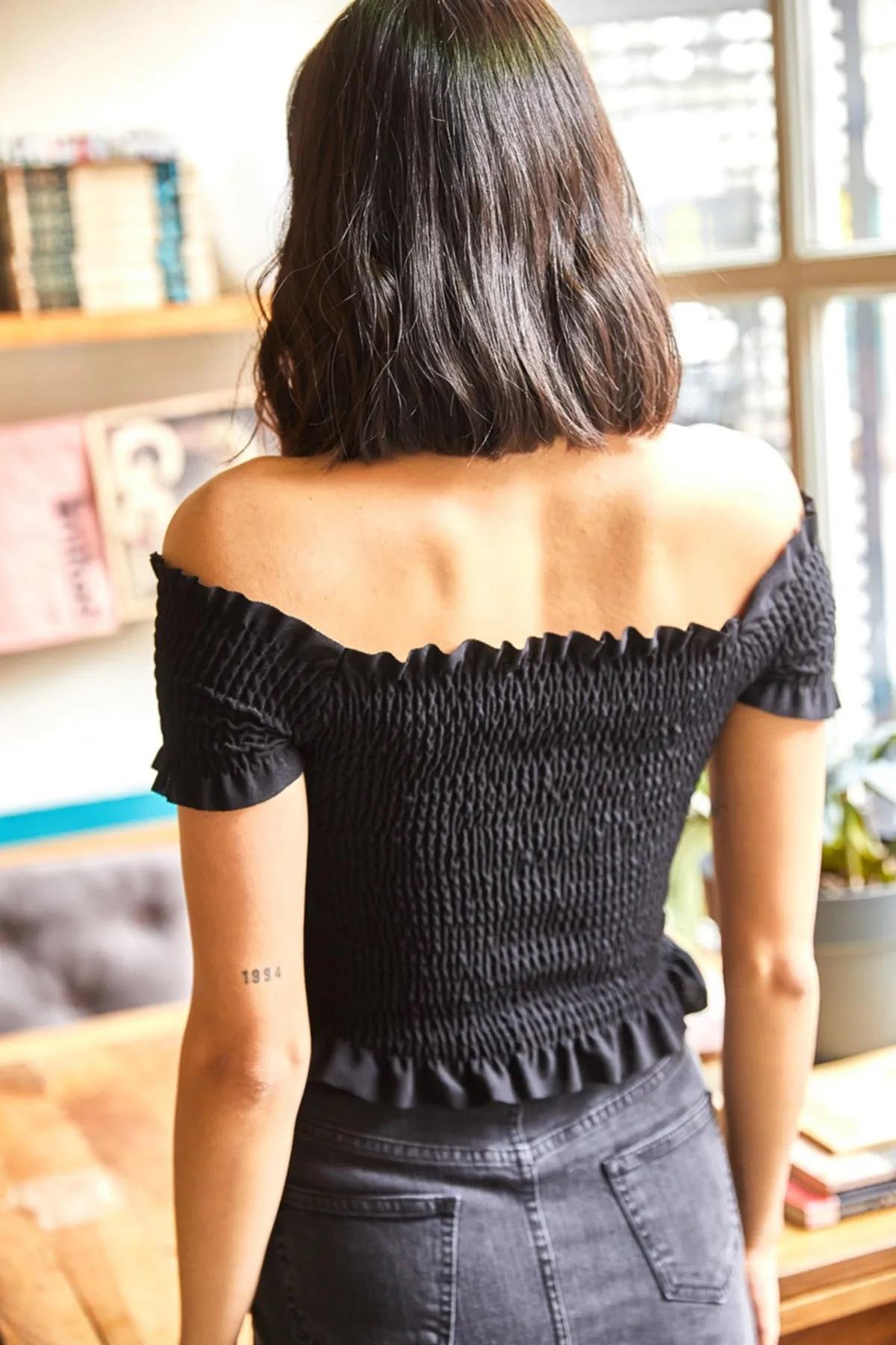 Gipeli Carmen Yaka Crop Örme Bluz Siyah