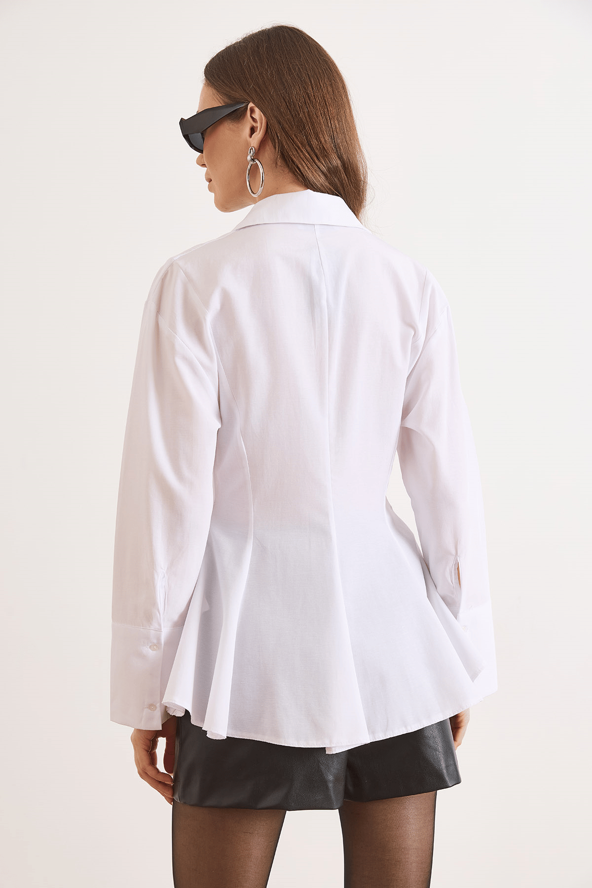 Gizli Patlı Dikiş Detaylı Peplum Gömlek Beyaz