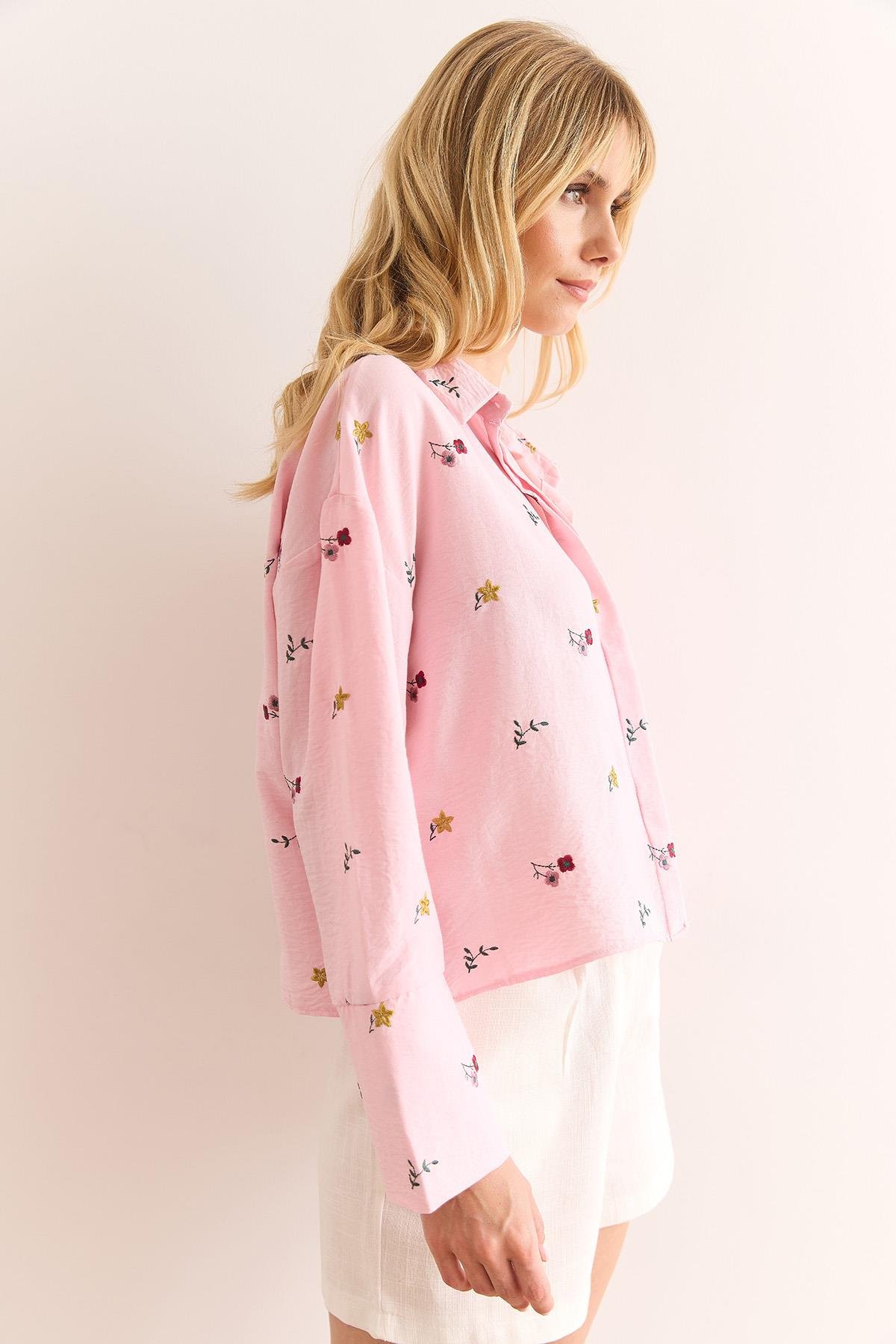 Gizli Patlı Nakış Detaylı Crop Ayrobin Gömlek Pembe