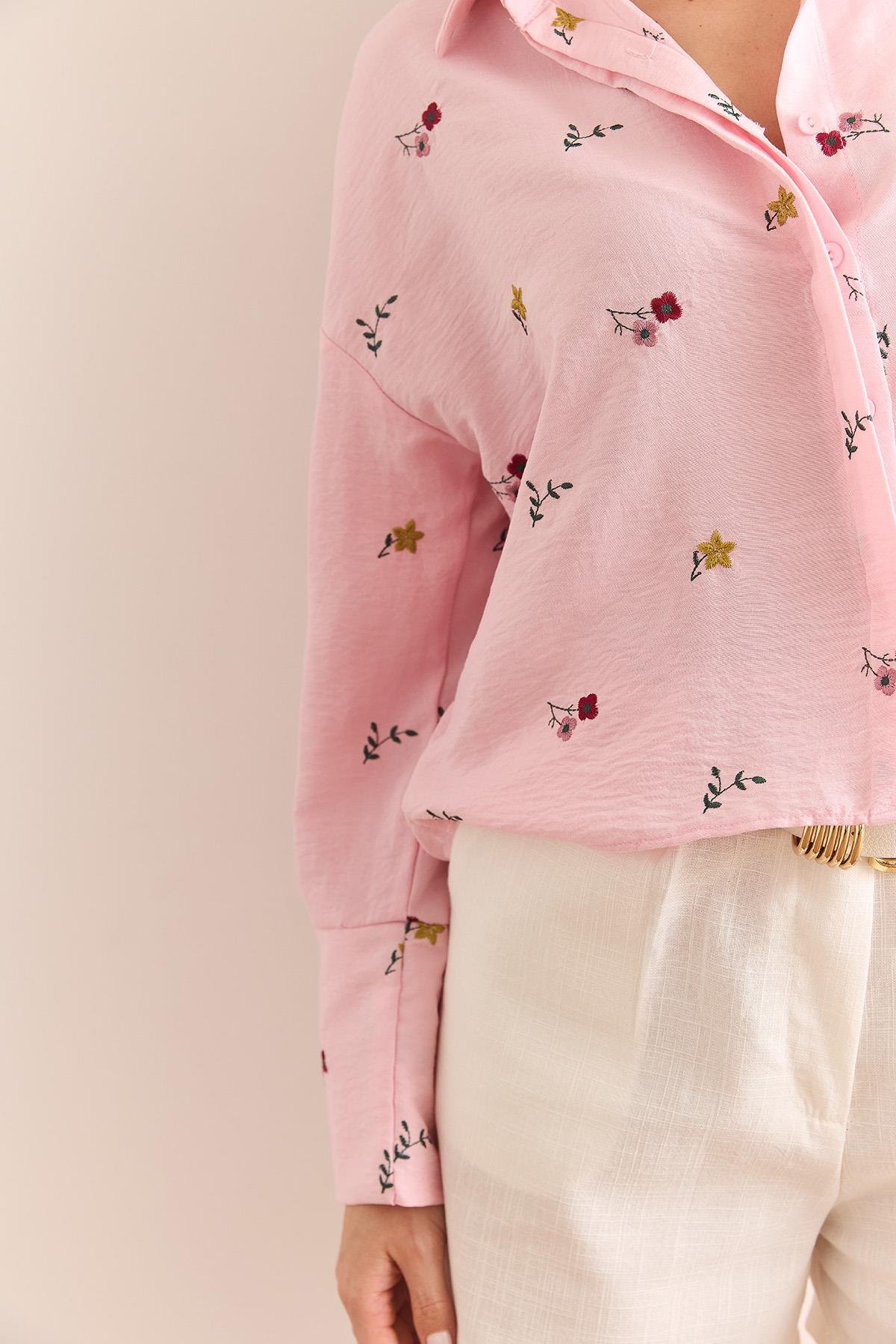 Gizli Patlı Nakış Detaylı Crop Ayrobin Gömlek Pembe