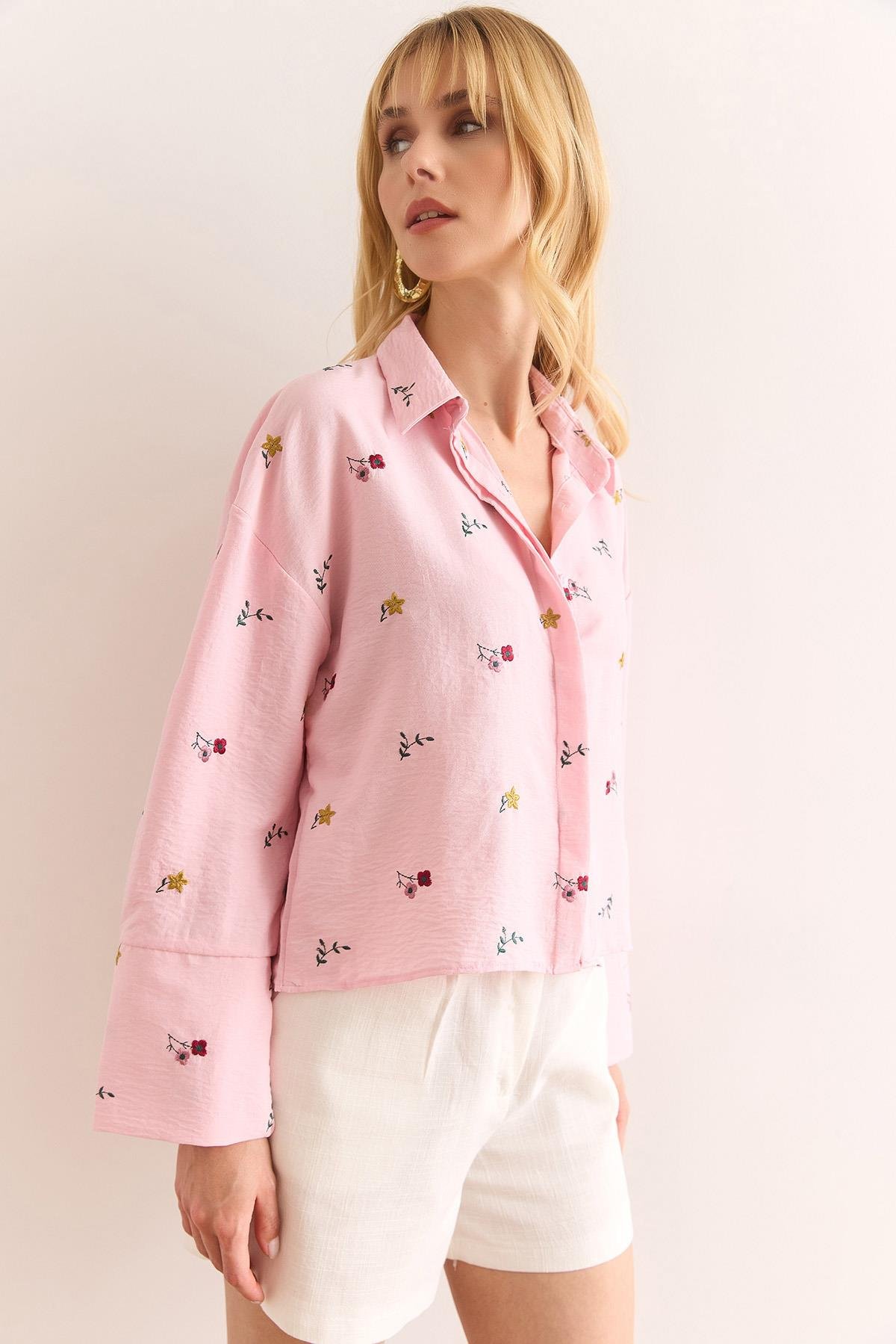 Gizli Patlı Nakış Detaylı Crop Ayrobin Gömlek Pembe