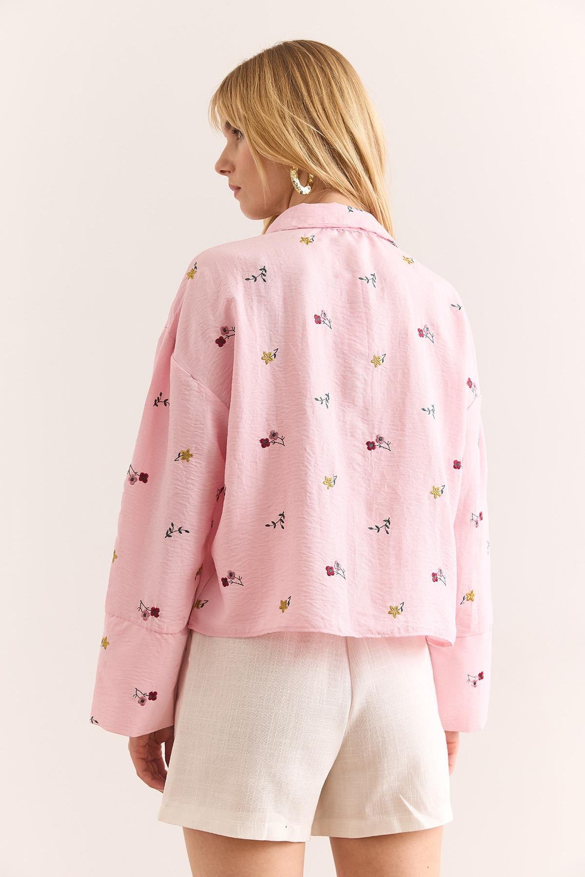 Gizli Patlı Nakış Detaylı Crop Ayrobin Gömlek Pembe