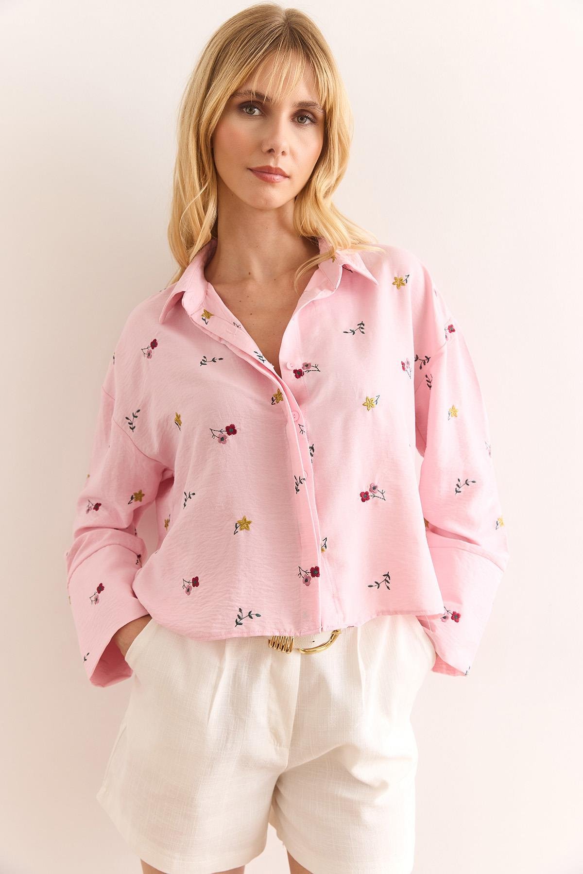 Gizli Patlı Nakış Detaylı Crop Ayrobin Gömlek Pembe