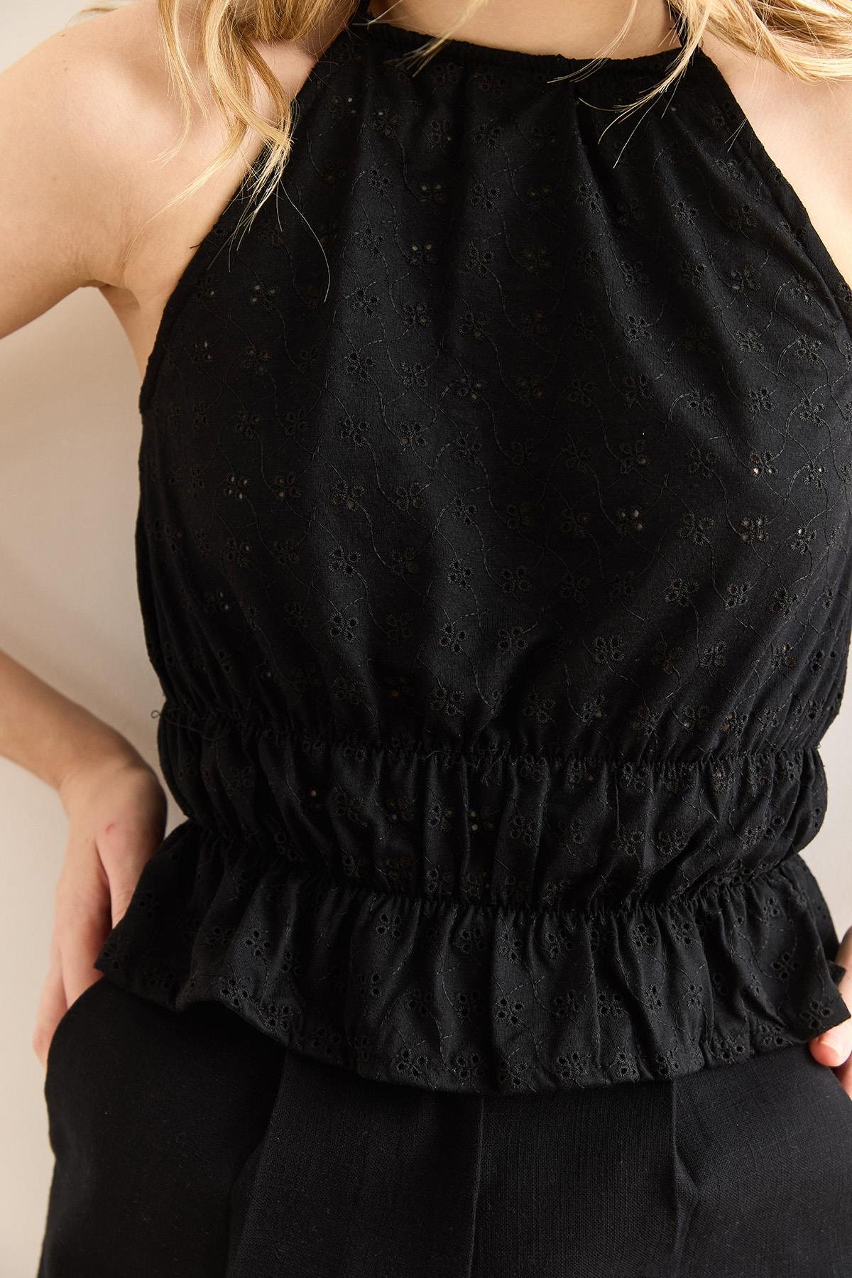 Halter Yaka Beli Lastikli Fisto Bluz Siyah