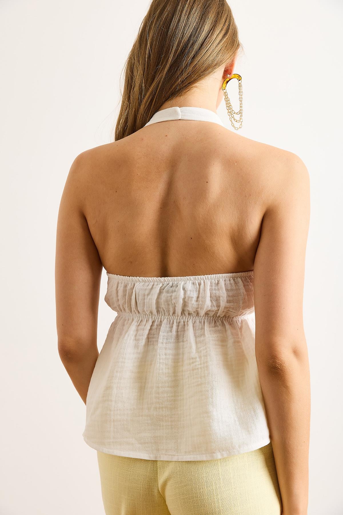 Halter Yaka Fiyonk Detaylı Müslin Bluz Beyaz