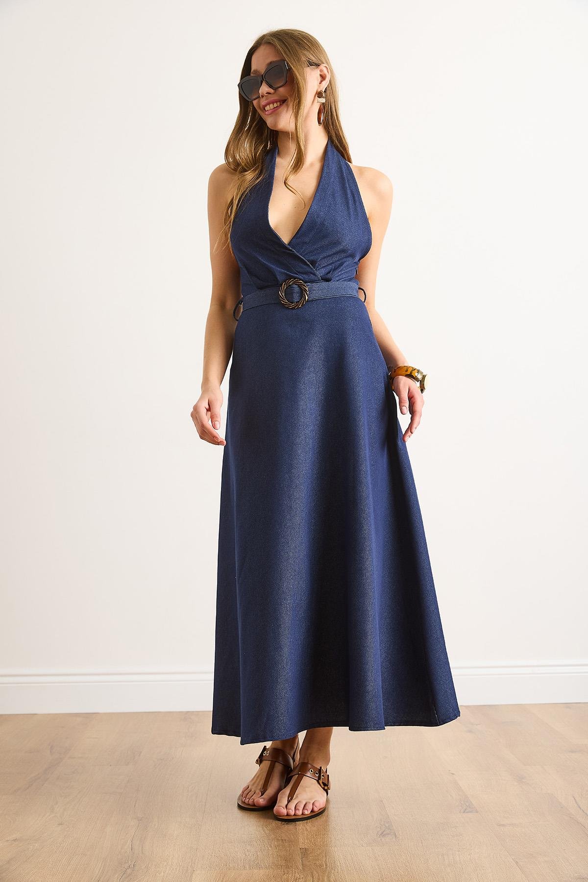 Halter Yaka Kemerli Maksi Denim Elbise Lacivert
