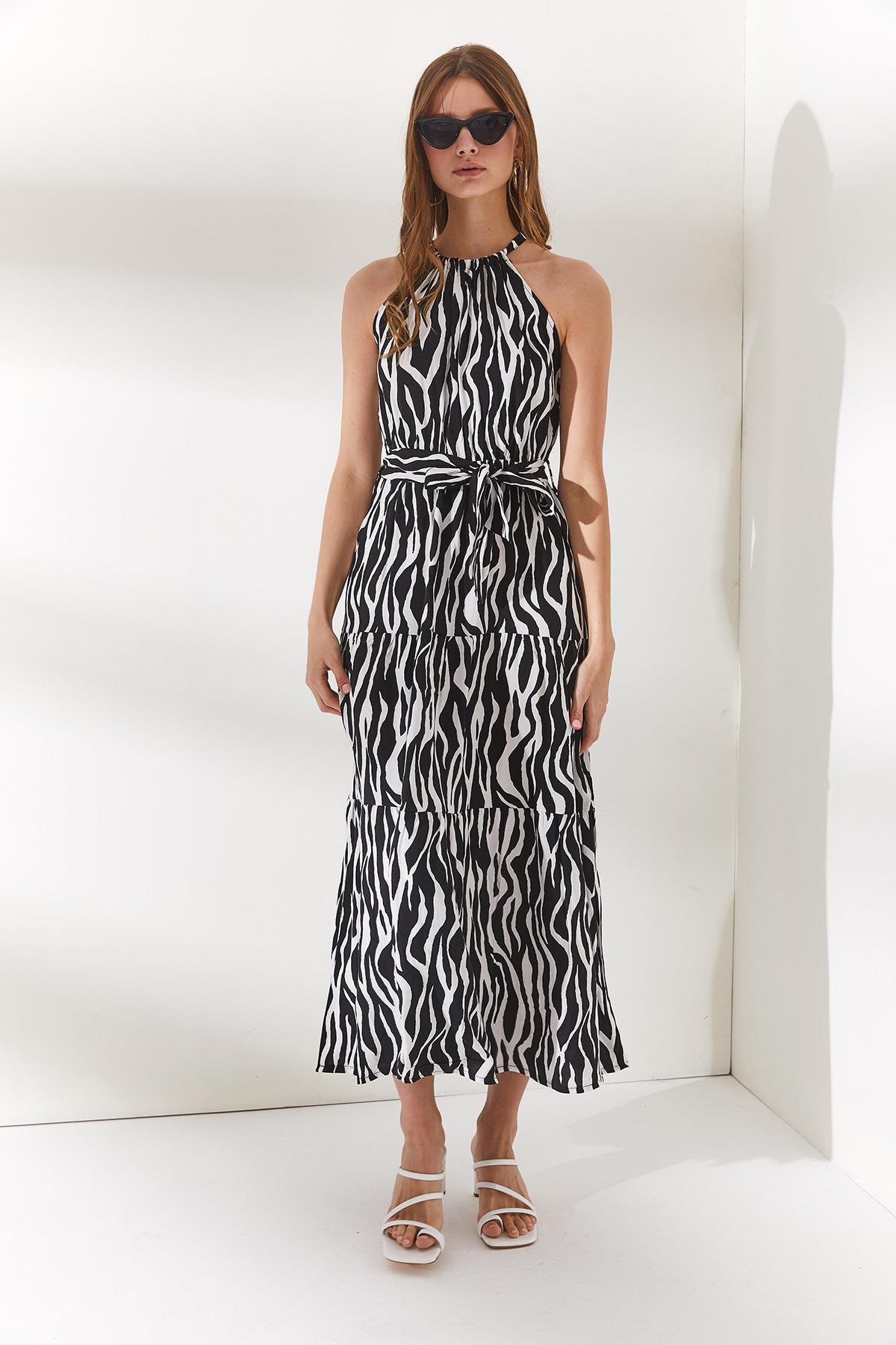 Halter Yaka Kuşaklı Dokuma Viscon Elbise Zebra Siyah