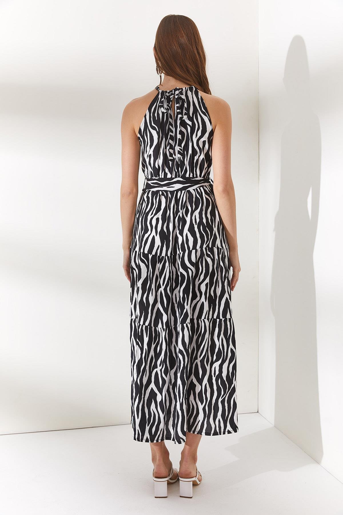 Halter Yaka Kuşaklı Dokuma Viscon Elbise Zebra Siyah