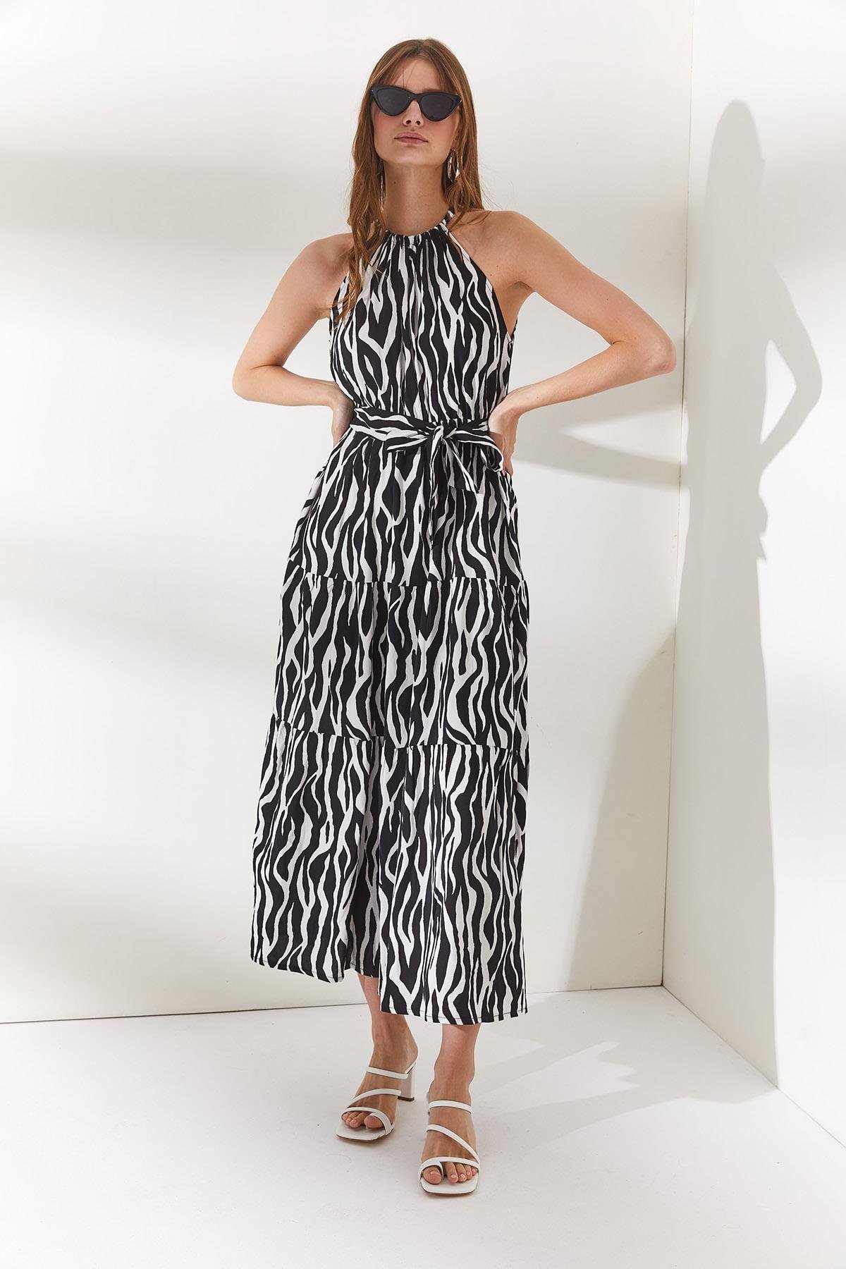 Halter Yaka Kuşaklı Dokuma Viscon Elbise Zebra Siyah