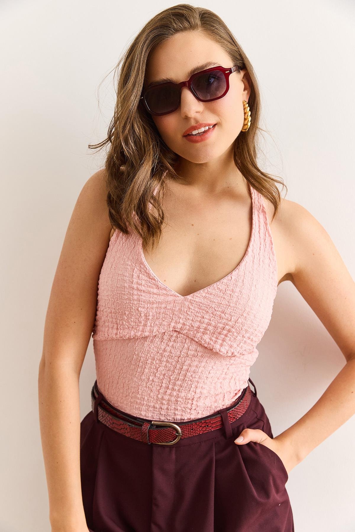 Halter Yaka Önü Astarlı Dokulu Crop Bluz Pudra