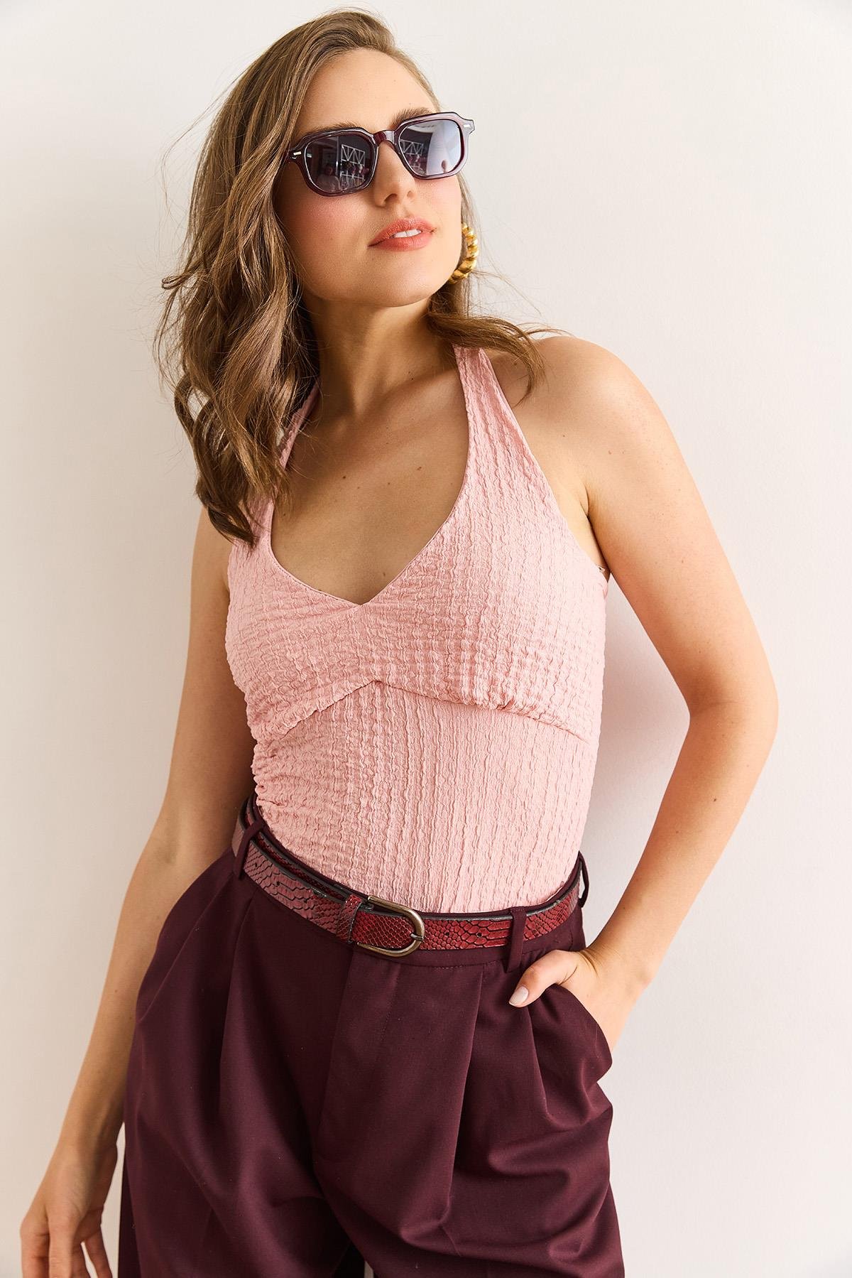 Halter Yaka Önü Astarlı Dokulu Crop Bluz Pudra