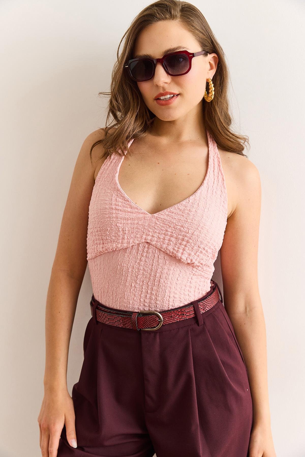 Halter Yaka Önü Astarlı Dokulu Crop Bluz Pudra