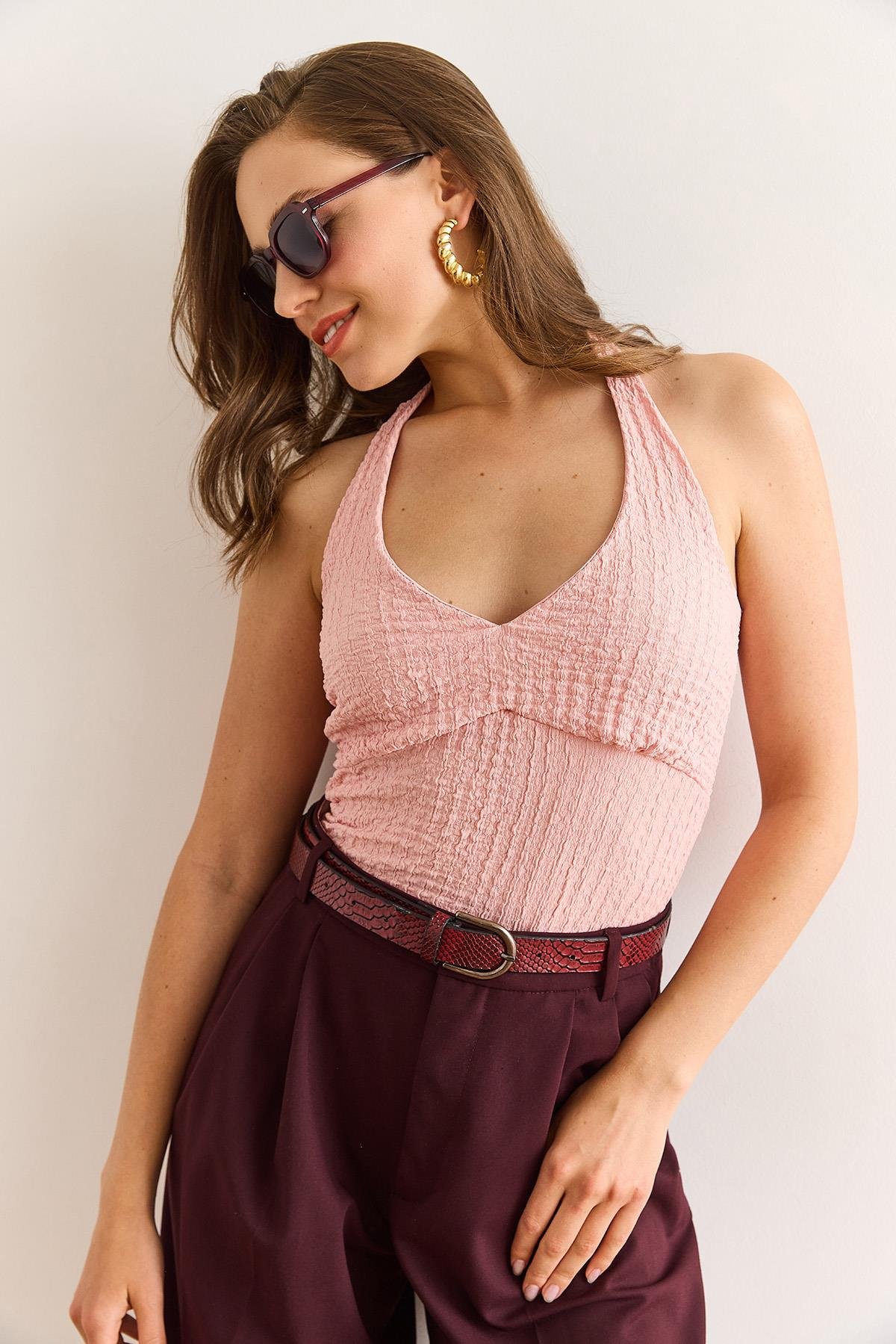 Halter Yaka Önü Astarlı Dokulu Crop Bluz Pudra