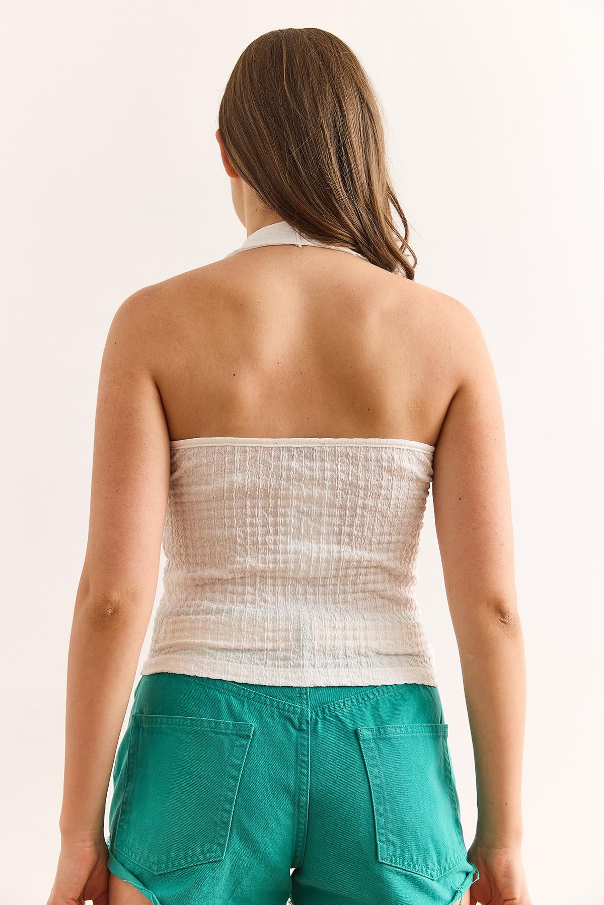 Halter Yaka Önü Astarlı Dokulu Crop Bluz Beyaz