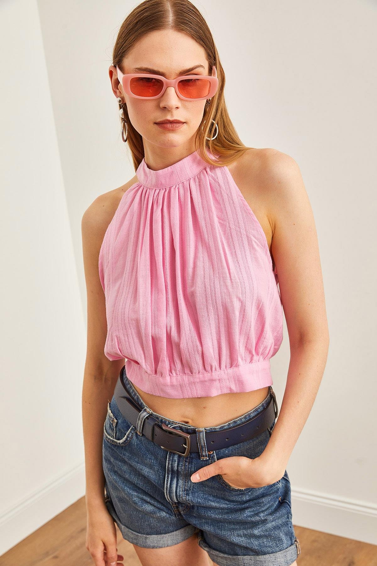 Halter Yaka Sırt Dekolteli Kuşaklı Keten Bluz Pembe