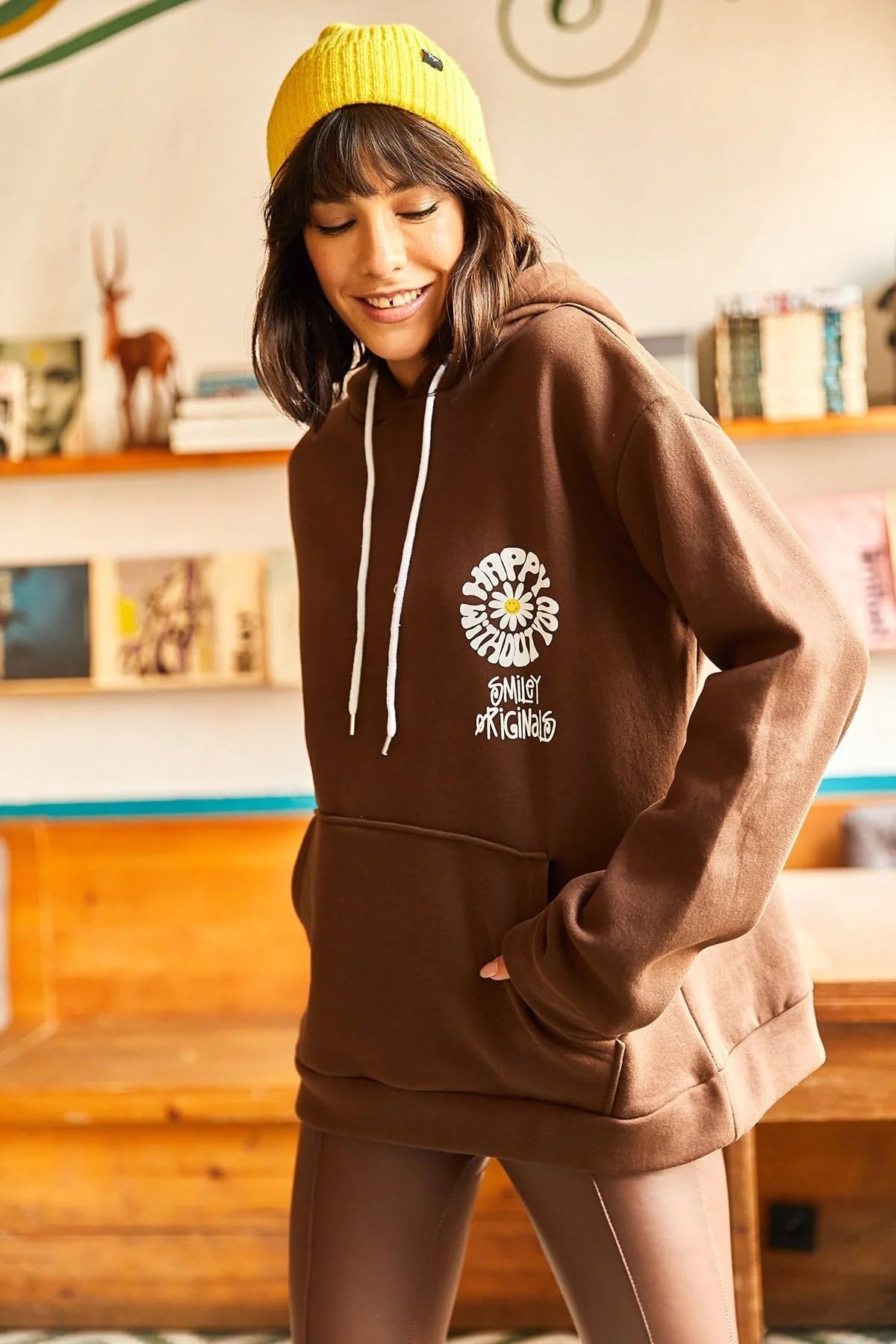Happy Ön Arka Baskılı Kapüşonlu Şardonlu Oversize Sweatshirt Acı Kahve
