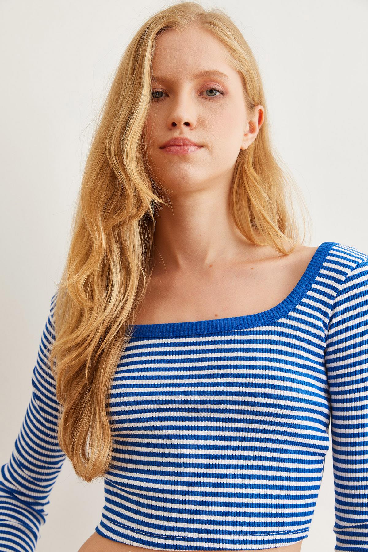 Havuz Yaka Çizgili Esnek  Crop Bluz Saks Mavi