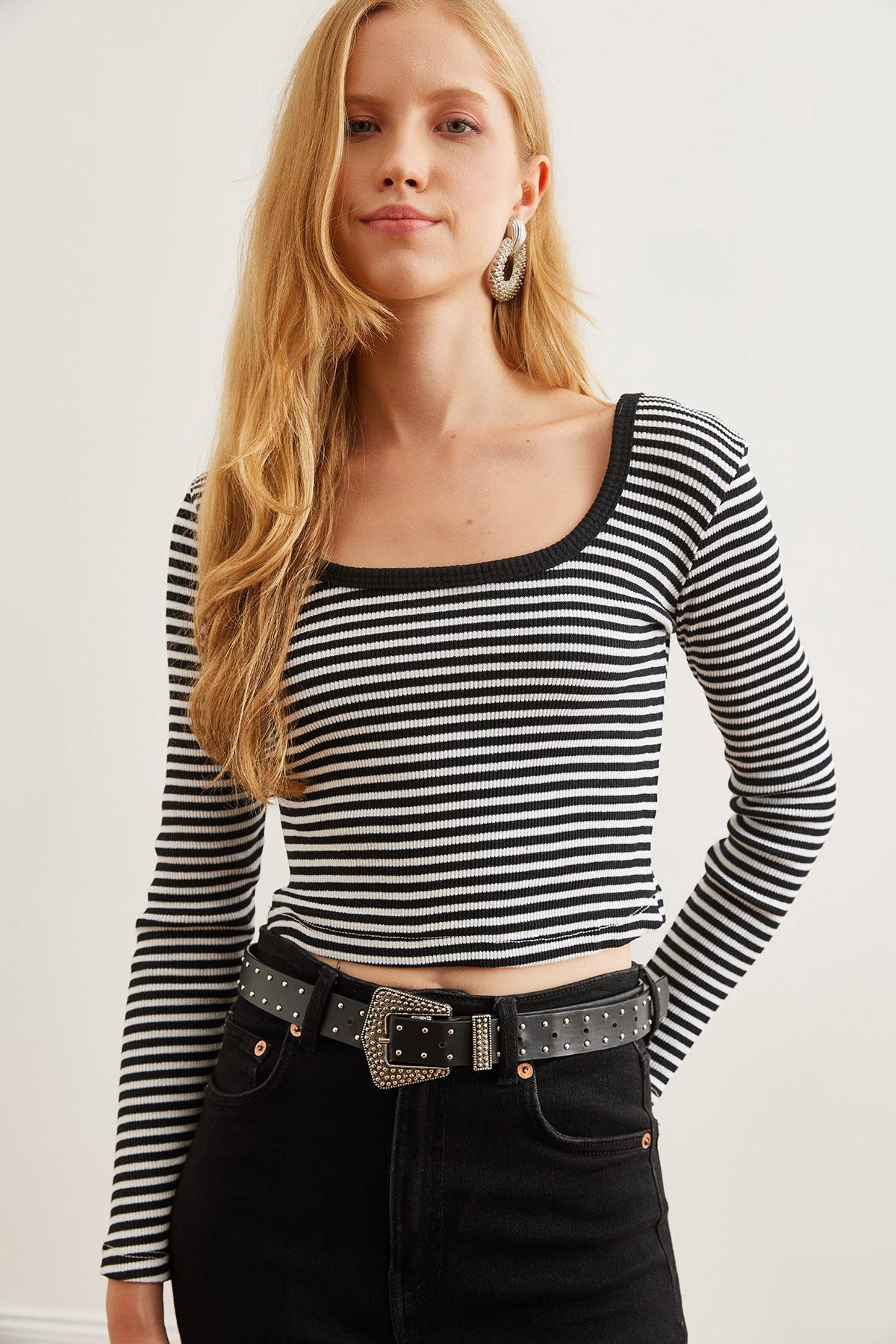 Havuz Yaka Çizgili Esnek  Crop Bluz Siyah