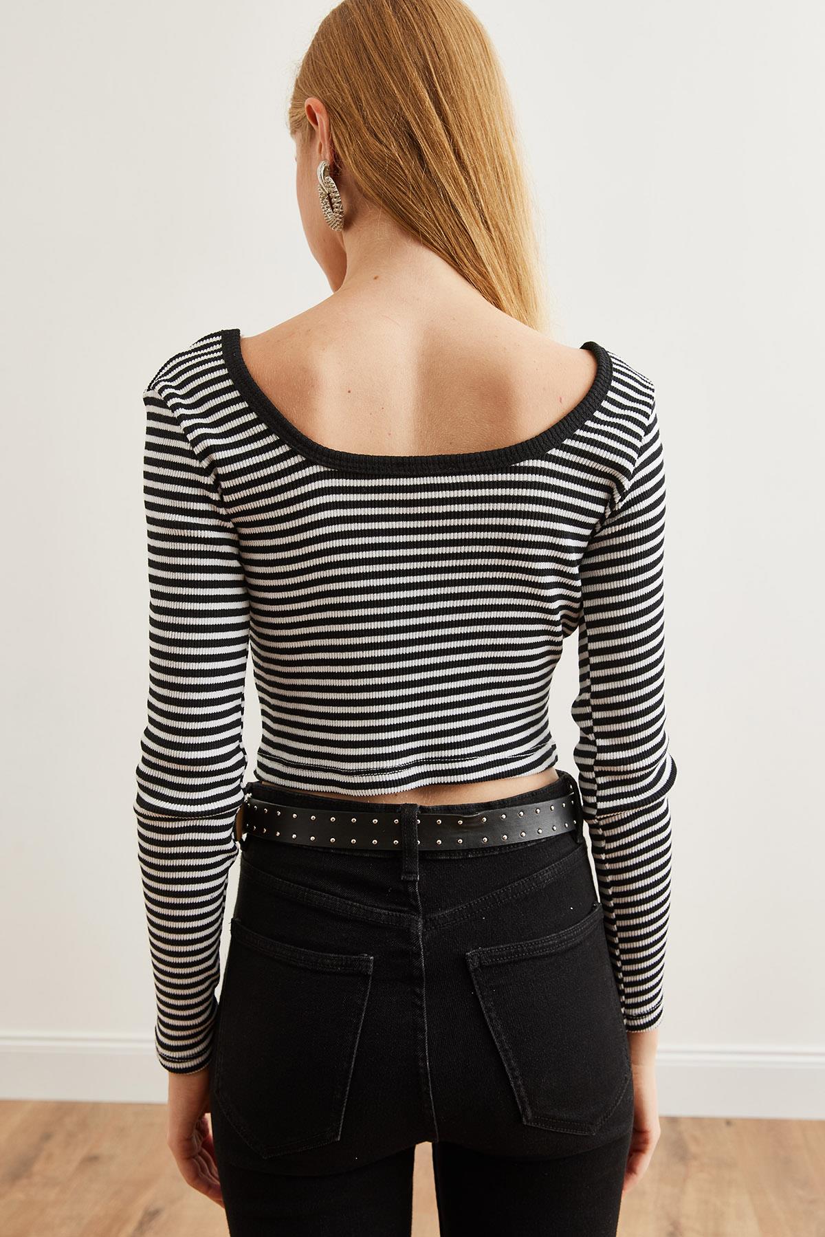 Havuz Yaka Çizgili Esnek  Crop Bluz Siyah