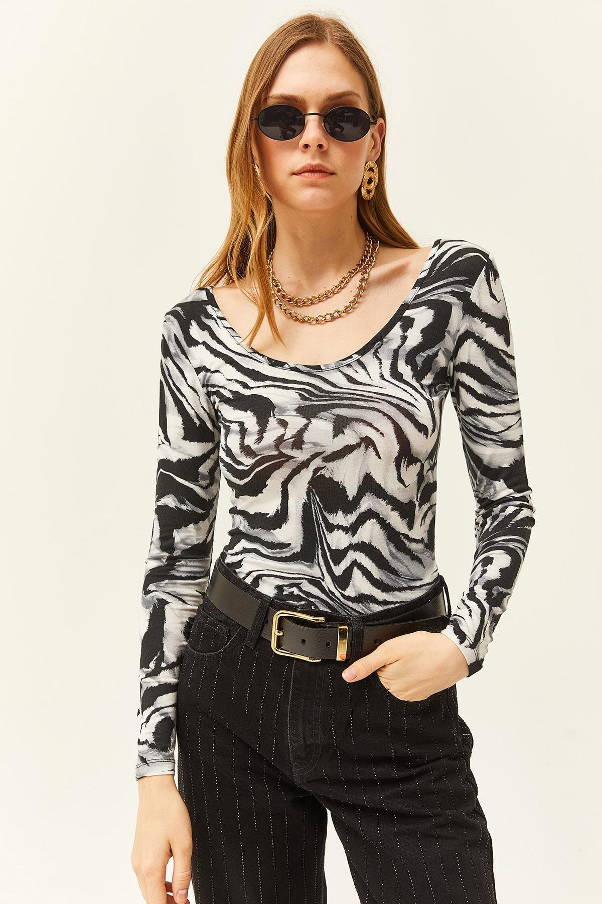 Havuz Yaka Likralı Yumuşak Dokulu Bluz Zebra Siyah