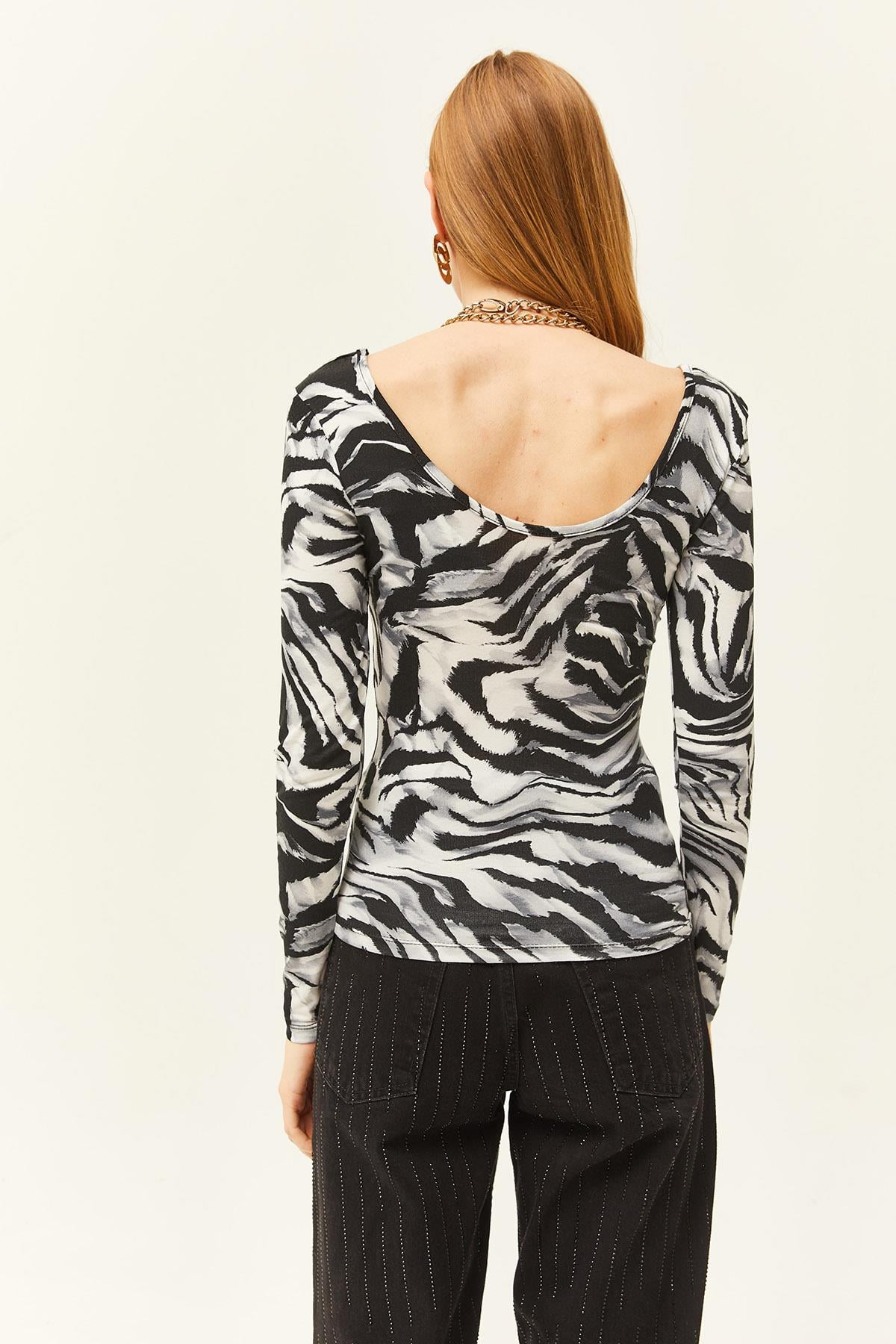 Havuz Yaka Likralı Yumuşak Dokulu Bluz Zebra Siyah
