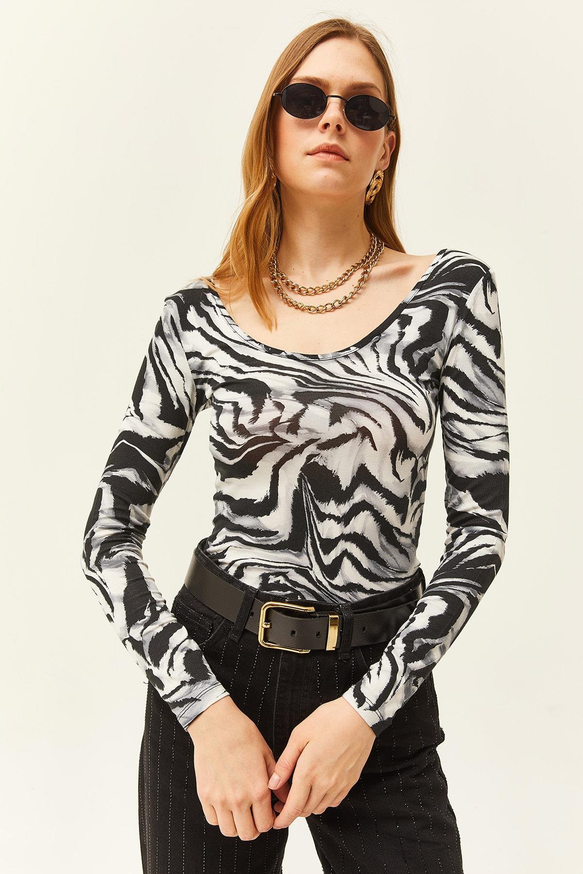 Havuz Yaka Likralı Yumuşak Dokulu Bluz Zebra Siyah