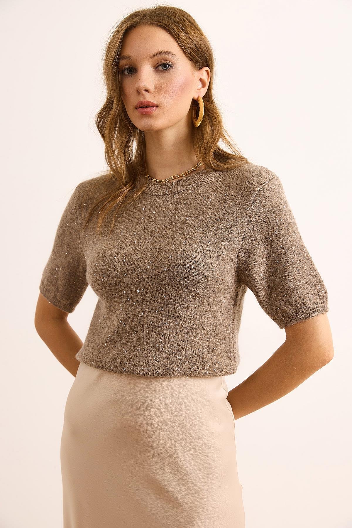 İpliği Pullu Crop Yumuşak Dokulu Triko Bluz Vizon
