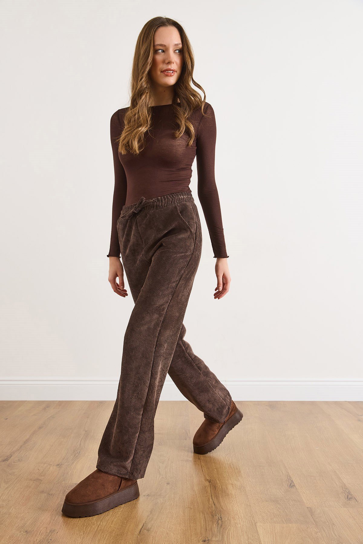 Kadife Cepli Beli Lastikli Kalın Fitilli  Wide Leg Pantolon Kahverengi