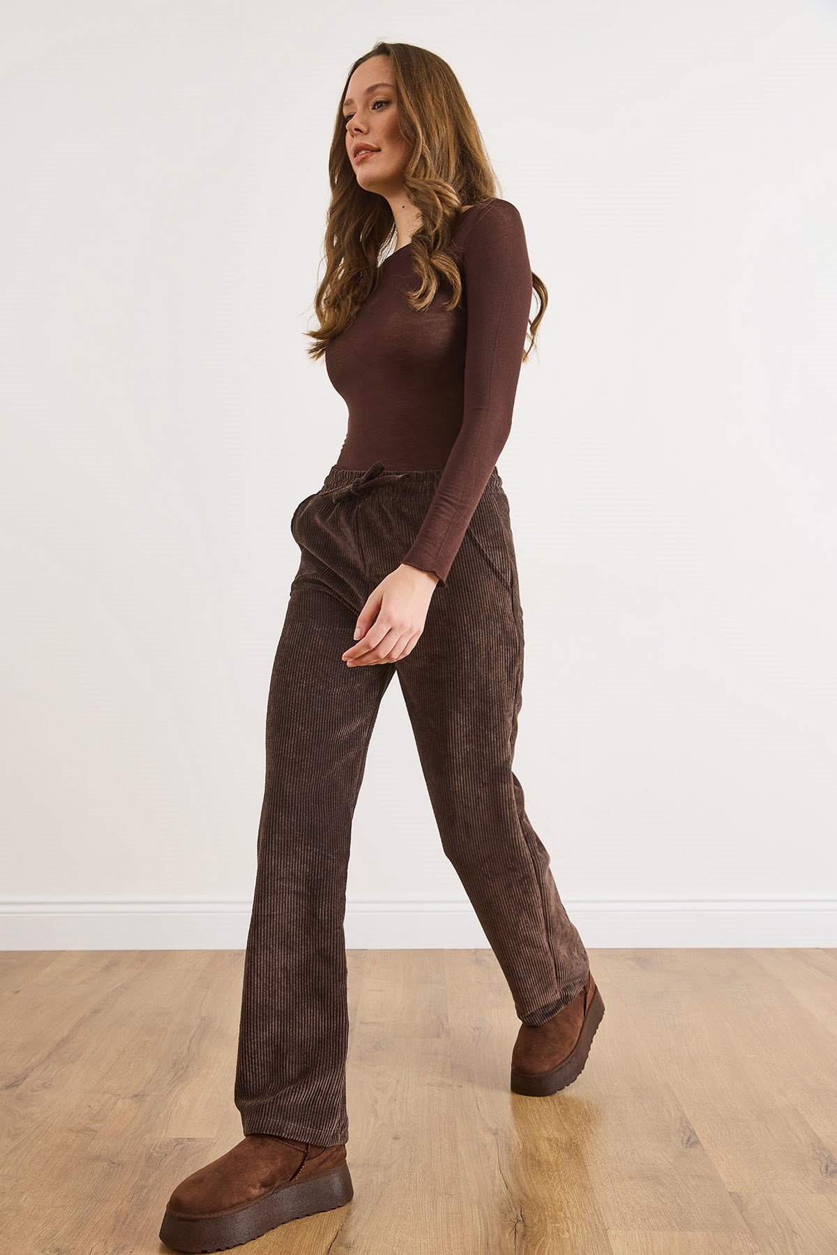 Kadife Cepli Beli Lastikli Kalın Fitilli  Wide Leg Pantolon Kahverengi