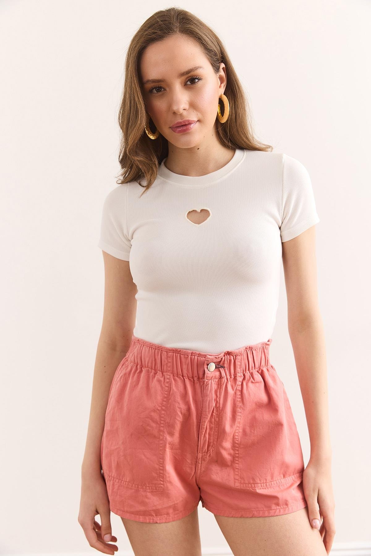 Kalp Dekolteli İnce Fitilli Crop Bluz Beyaz