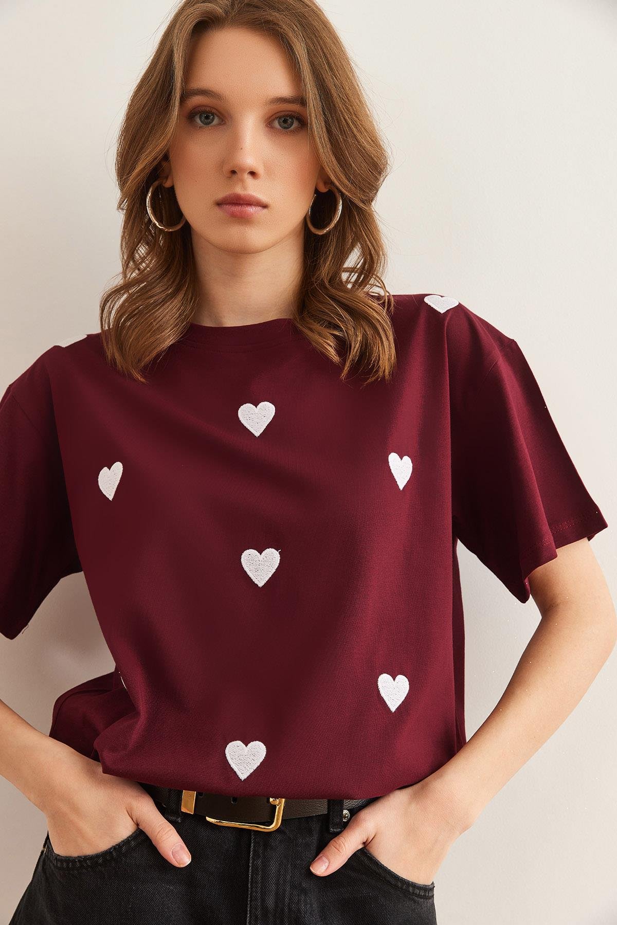 Kalp Nakışlı Pamuk Regular Fit Tişört Bordo