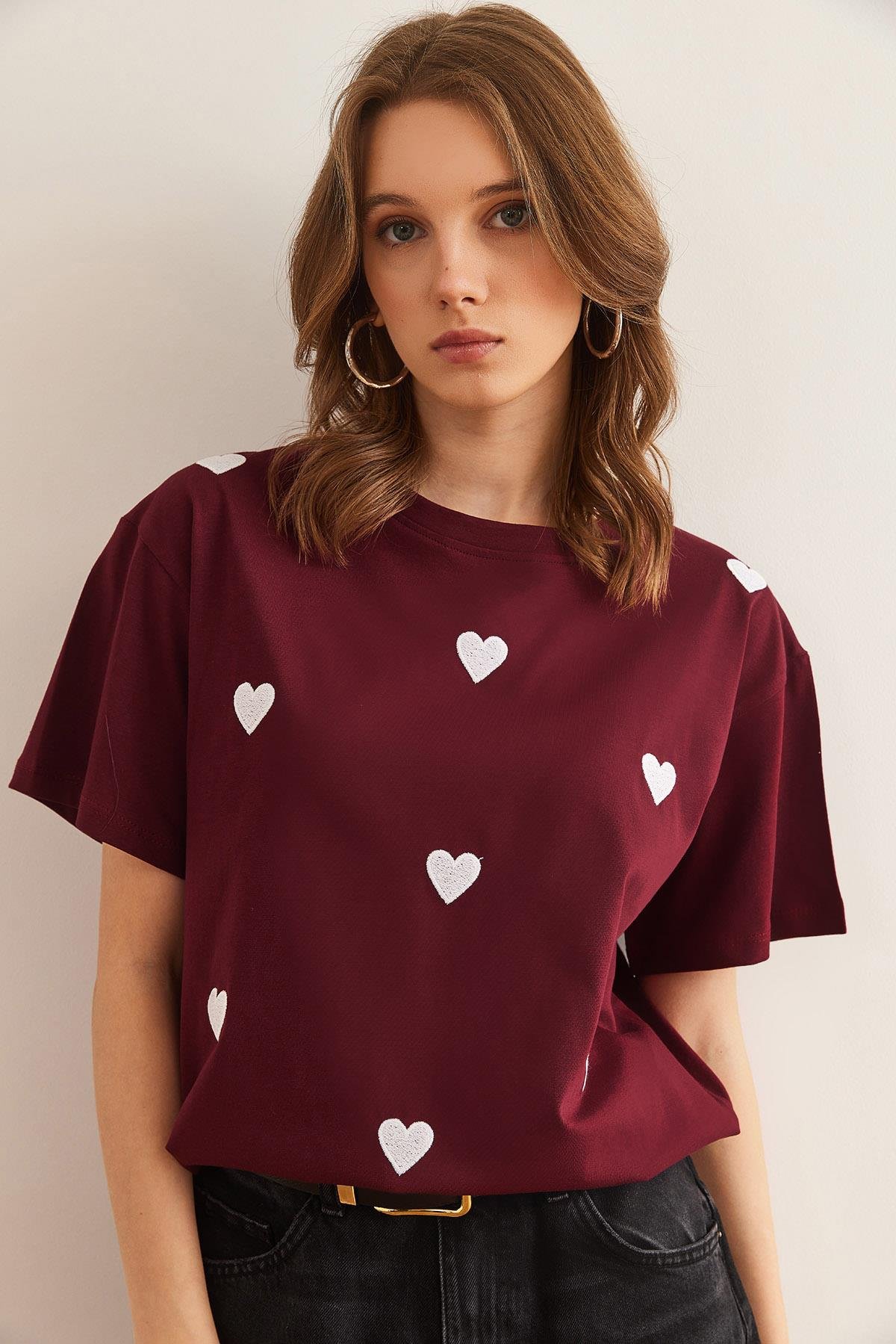 Kalp Nakışlı Pamuk Regular Fit Tişört Bordo
