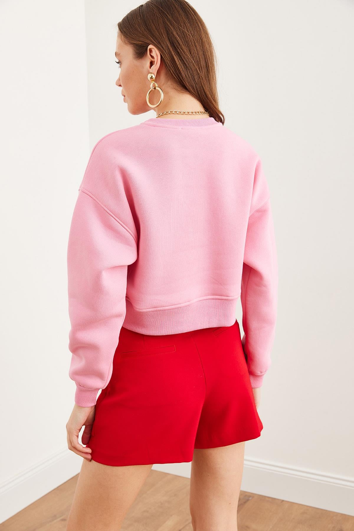 Kalp Nakışlı Şardonlu Crop Kalın Sweatshirt Şeker Pembe