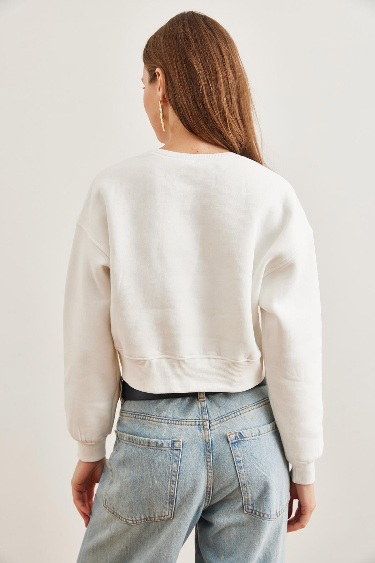 Kalp Nakışlı Şardonlu Crop Kalın Sweatshirt Beyaz