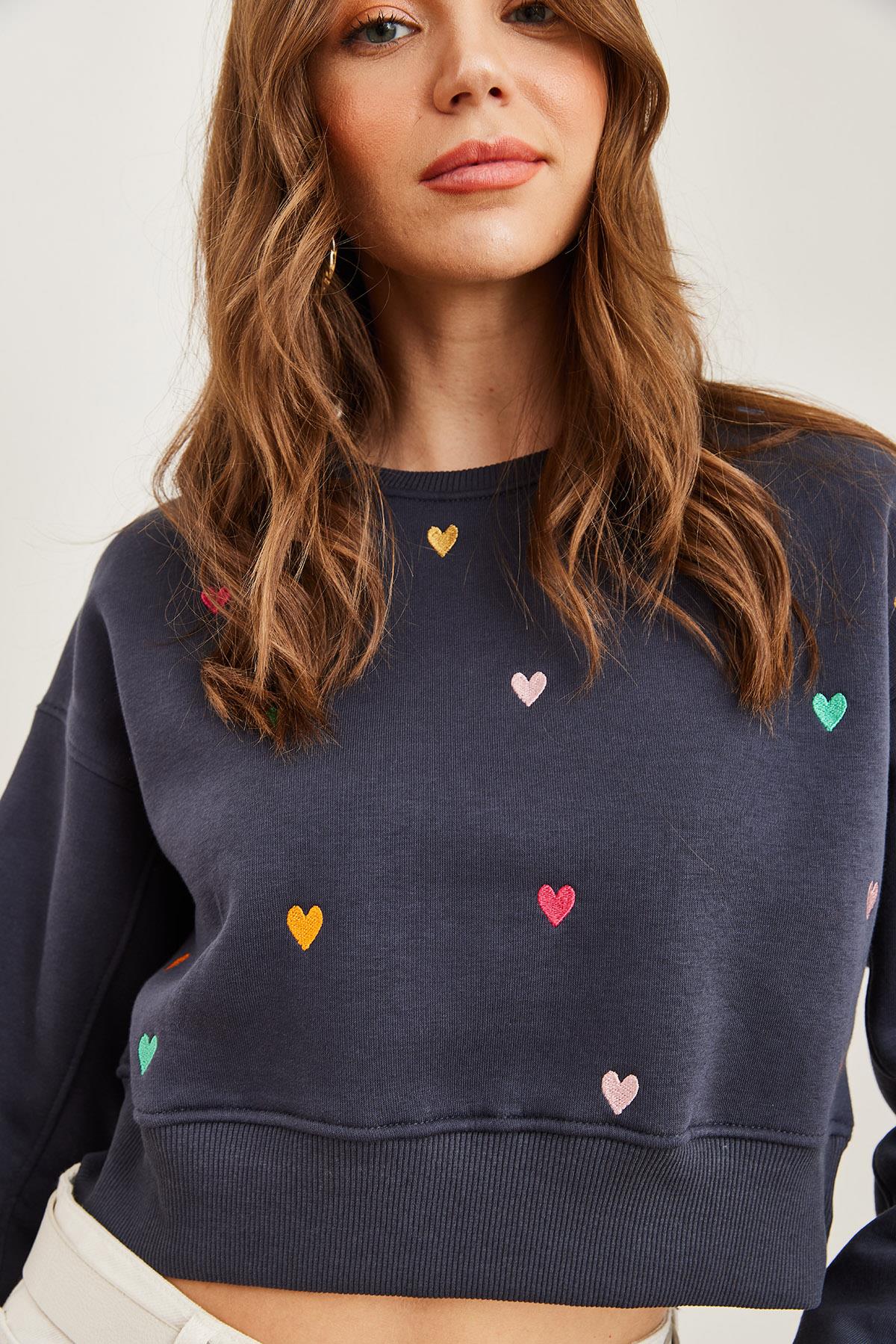 Kalp Nakışlı Şardonlu Crop Kalın Sweatshirt Antrasit