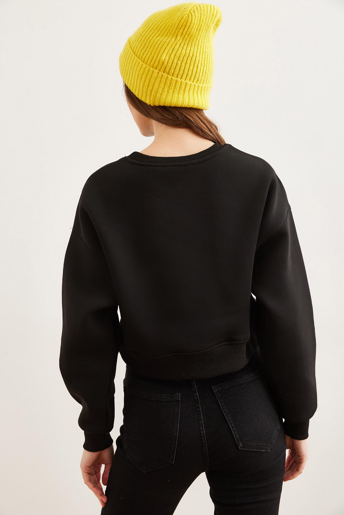 Kalp Nakışlı Şardonlu Crop Kalın Sweatshirt Siyah