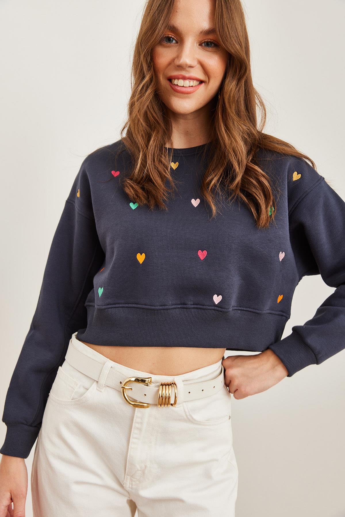 Kalp Nakışlı Şardonlu Crop Kalın Sweatshirt Antrasit