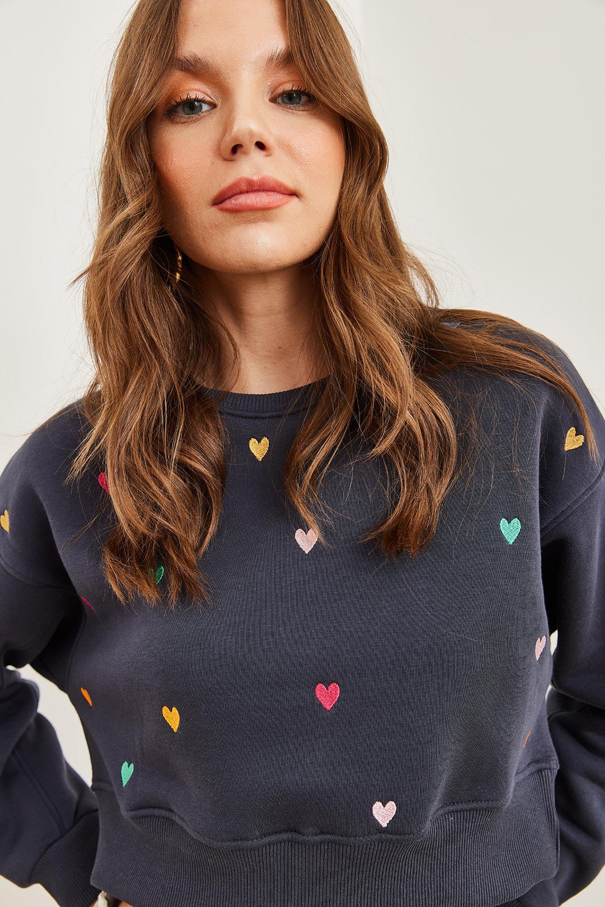 Kalp Nakışlı Şardonlu Crop Kalın Sweatshirt Antrasit