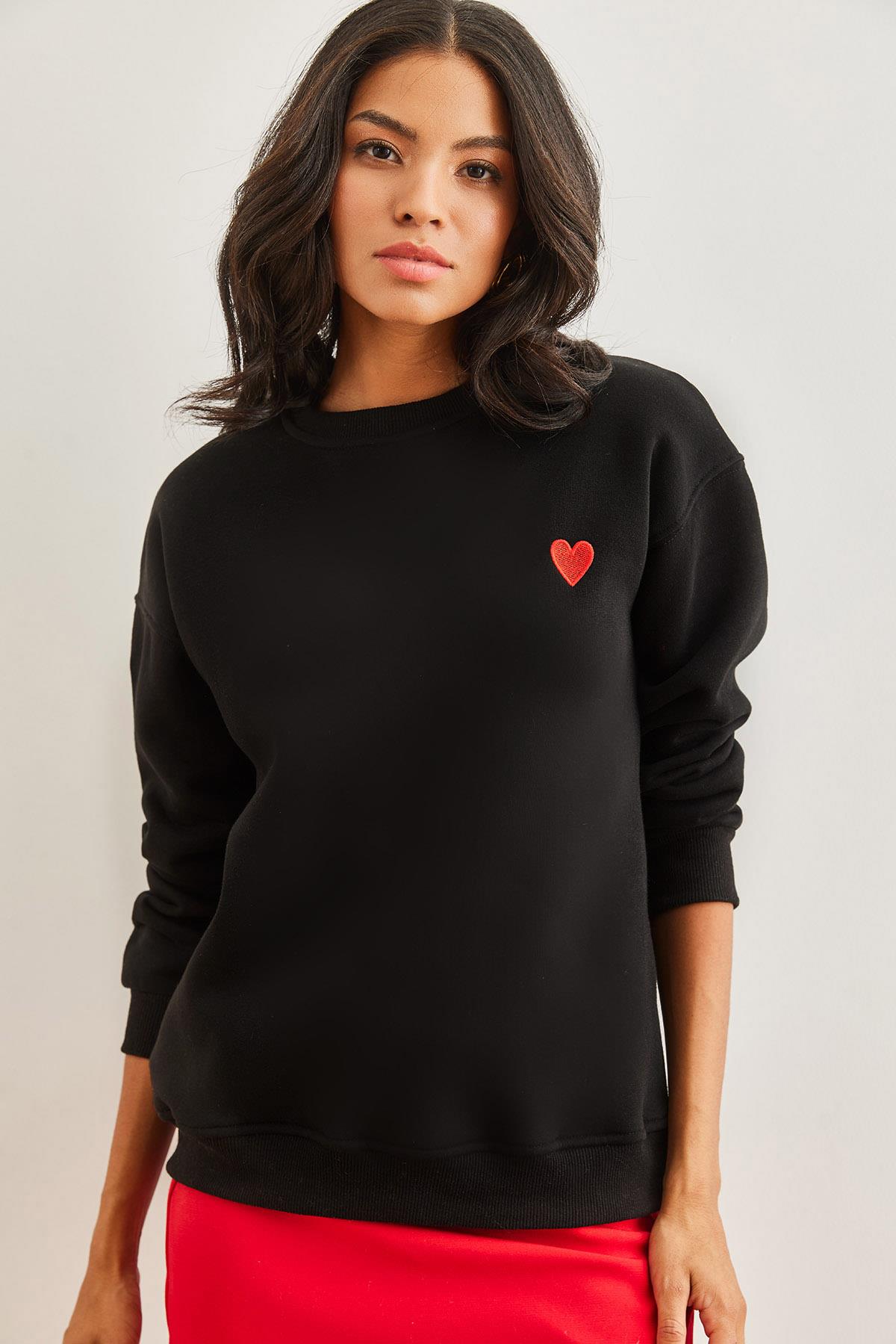 Kalp Nakışlı Şardonlu Kalın Sweatshirt Siyah