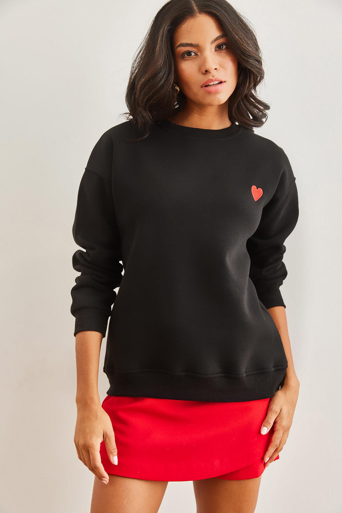 Kalp Nakışlı Şardonlu Kalın Sweatshirt Siyah