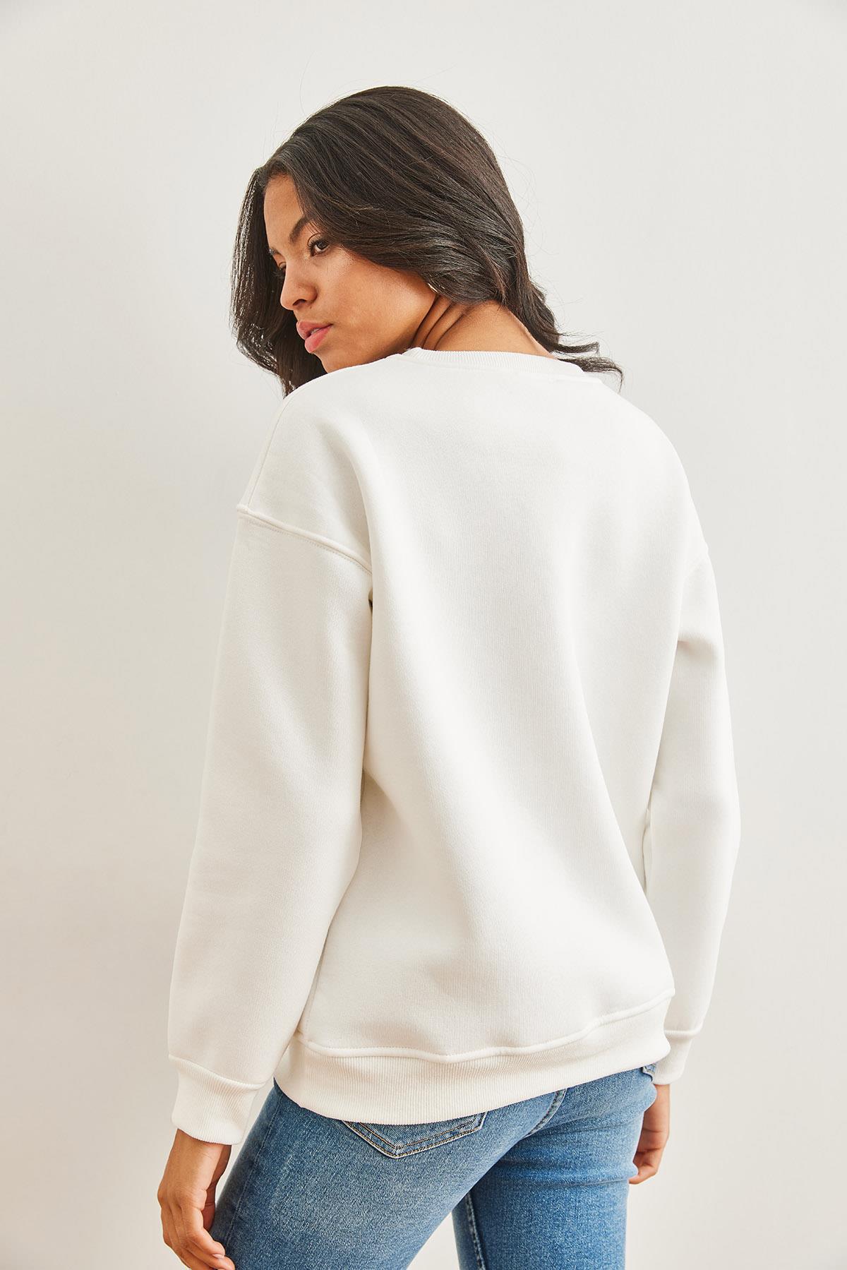 Kalp Nakışlı Şardonlu Kalın Sweatshirt Beyaz