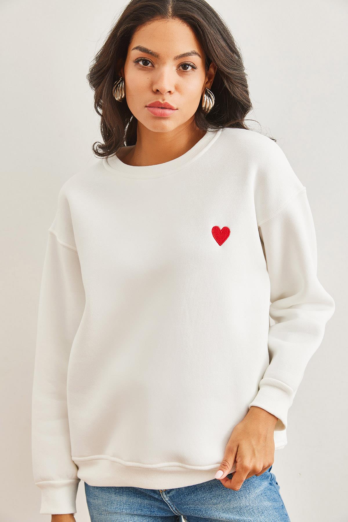Kalp Nakışlı Şardonlu Kalın Sweatshirt Beyaz